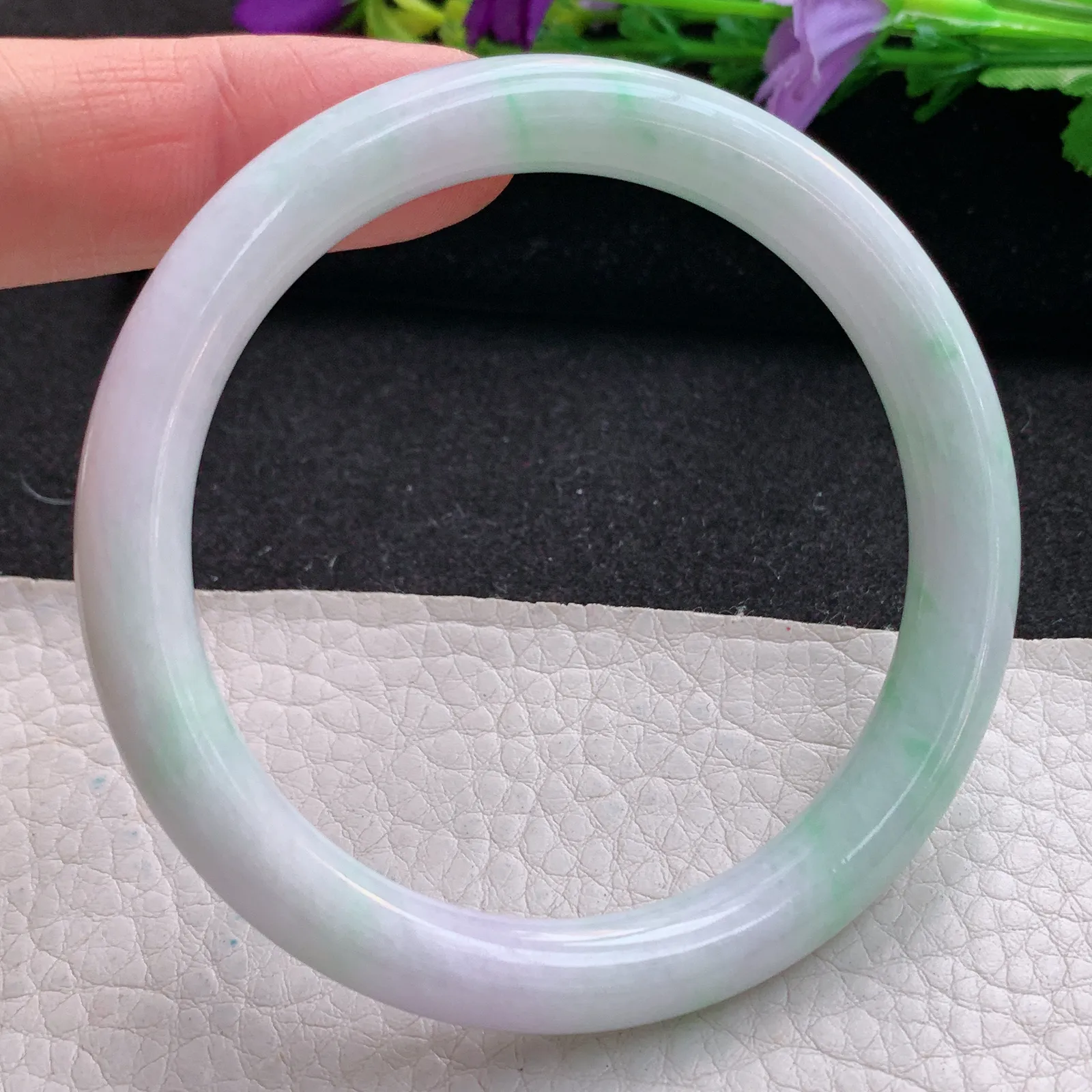 xx实拍55*8.7*8美人镯 天然缅甸翡翠春带彩秀气圆条玉手镯 玉手环