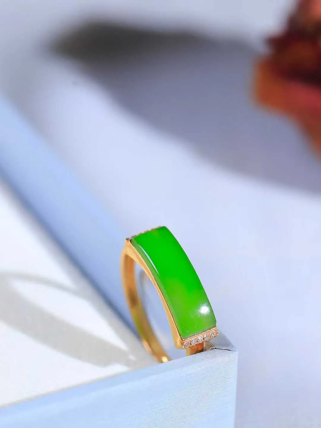 【金镶玉.戒指】

精品和田玉碧玉18k金镶嵌戒指 玉质细腻温润 油性十足 ，不论时光如何流转变化，