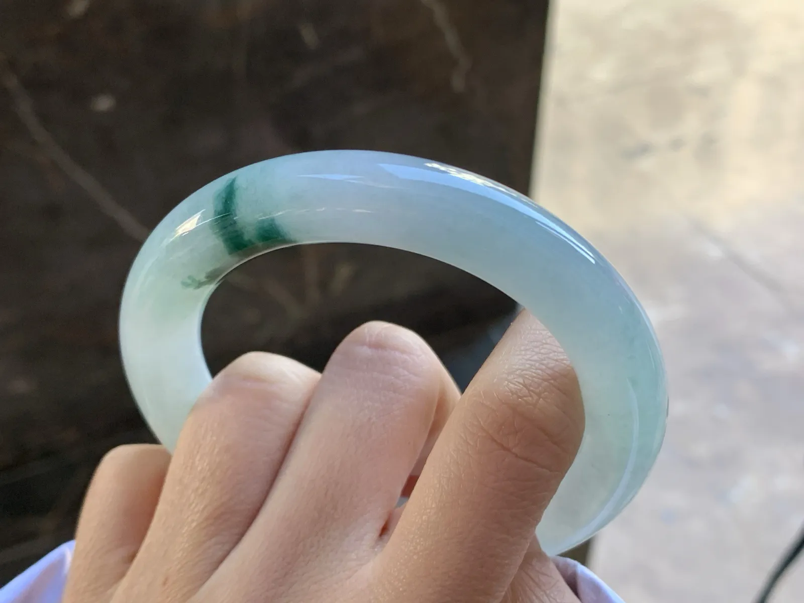 飘花圆条手镯
尺寸：57.2-11.6
水润十足～