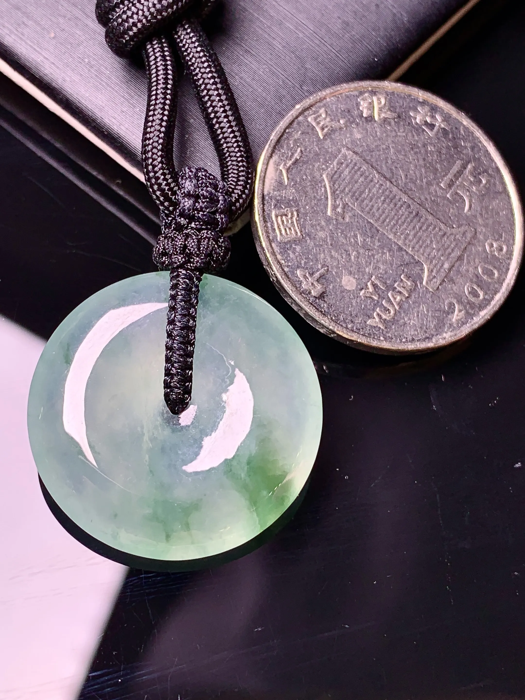 冰种飘绿平安扣吊坠 玉质细腻 色泽清新艳丽 整体尺寸23.5*5