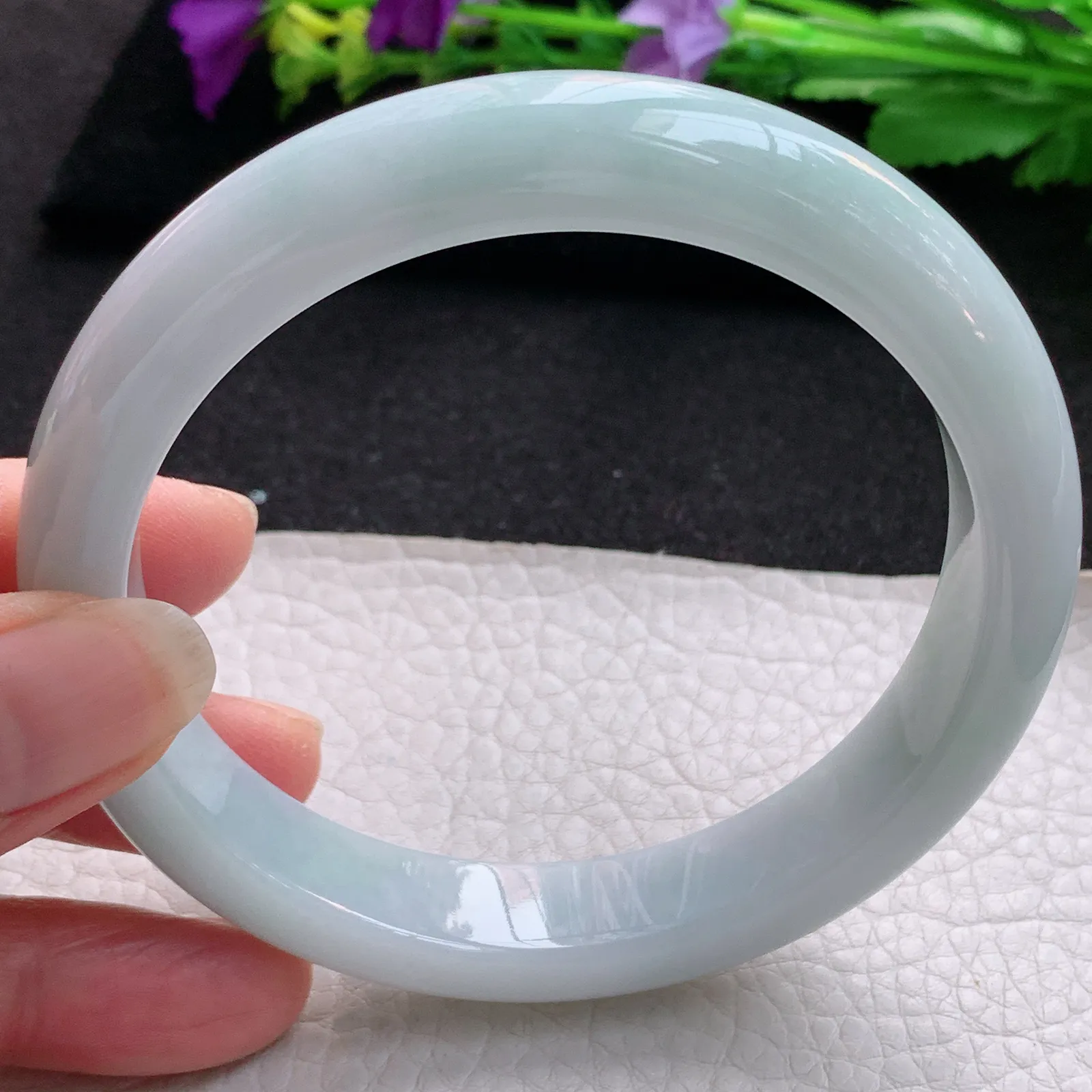 js大圈口66*12.8*8.8平安镯 天然缅甸翡翠浅绿大气宽边玉手镯 玉手环