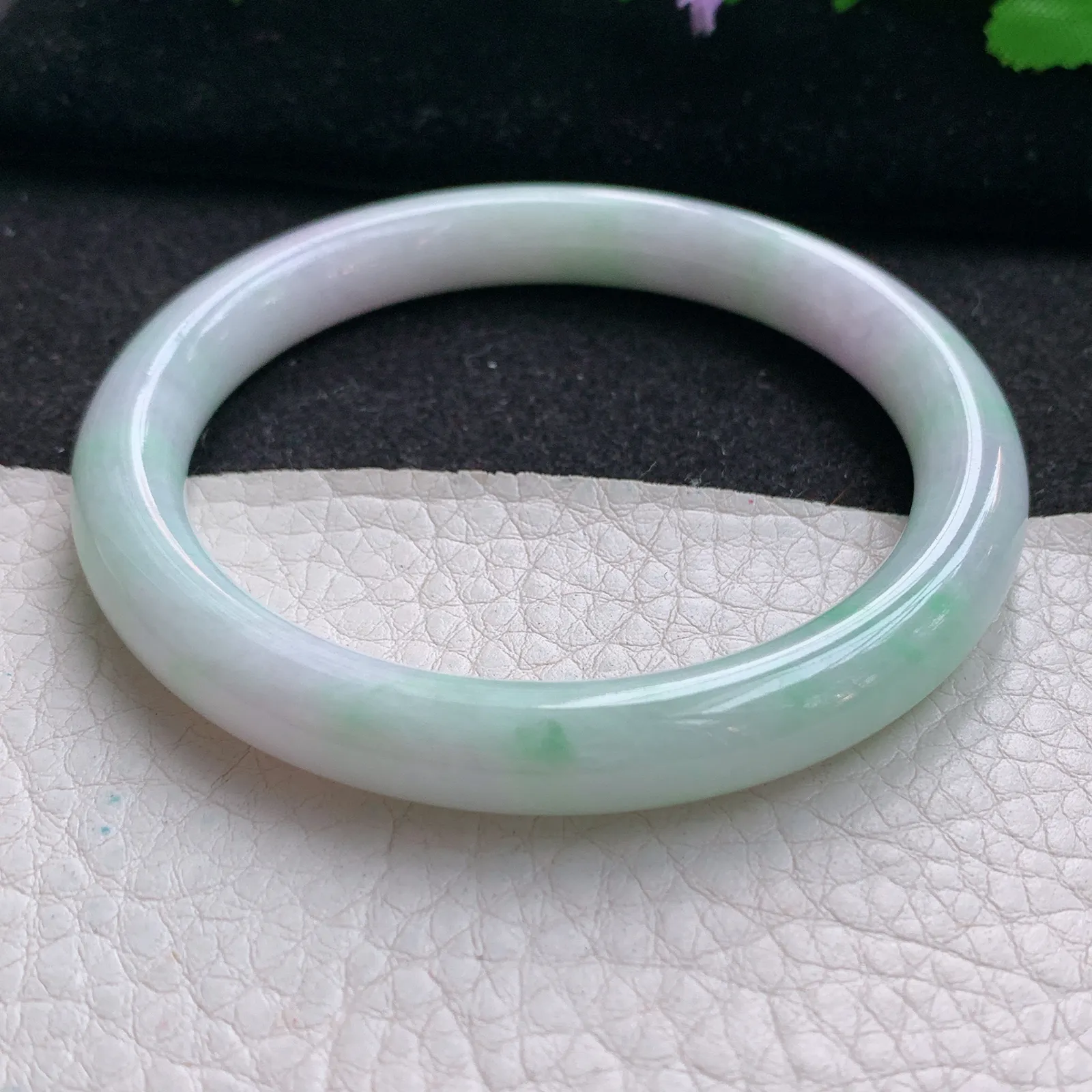 xx实拍55*8.7*8美人镯 天然缅甸翡翠春带彩秀气圆条玉手镯 玉手环