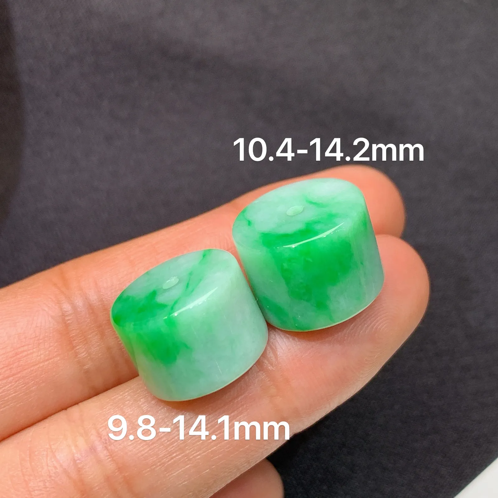 飘绿路路通一对，镶嵌佳品，冰润色阳，种水足，Fuy 尺寸10.4*14.2