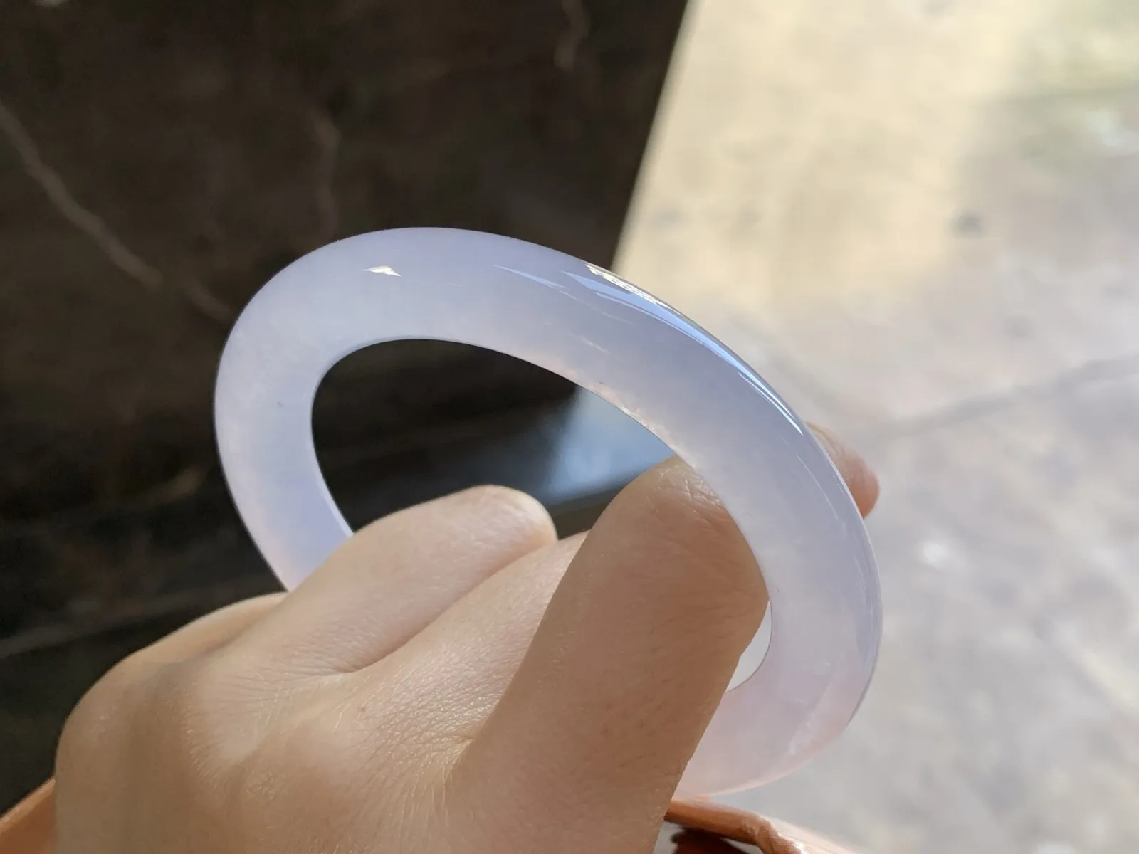 冰种圆条手镯
尺寸：53.6-9.6-10mm
冰味十足～甜甜的 上手好看