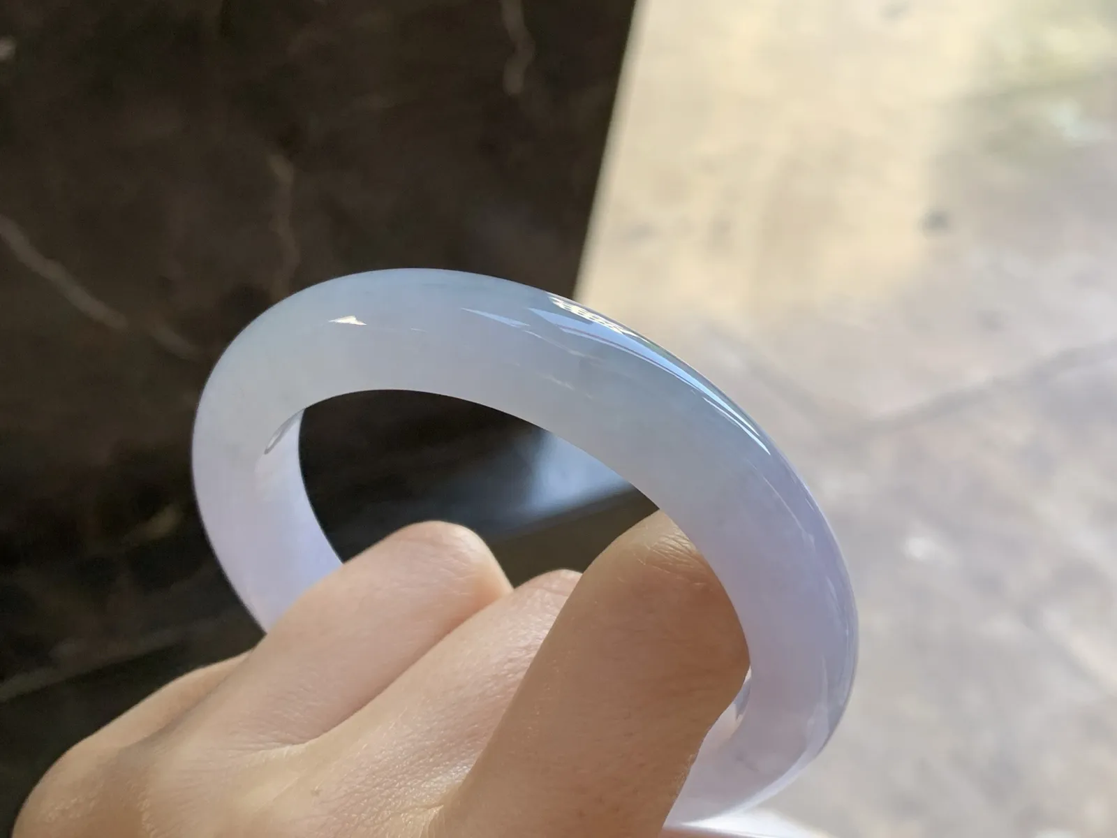 淡春手镯
尺寸：56-11.4-9.2mm
种水好 小清新 上手好看