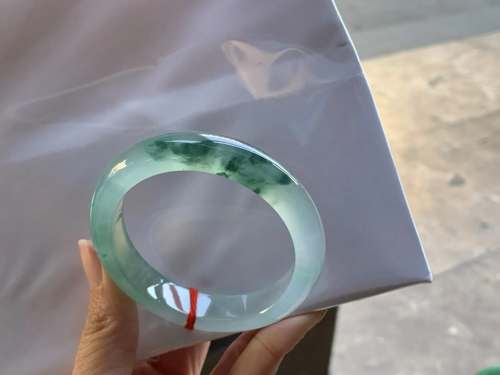 冰蓝花晴水手镯
尺寸：55-12.5-8.5mm
冰味十足 种老肉细