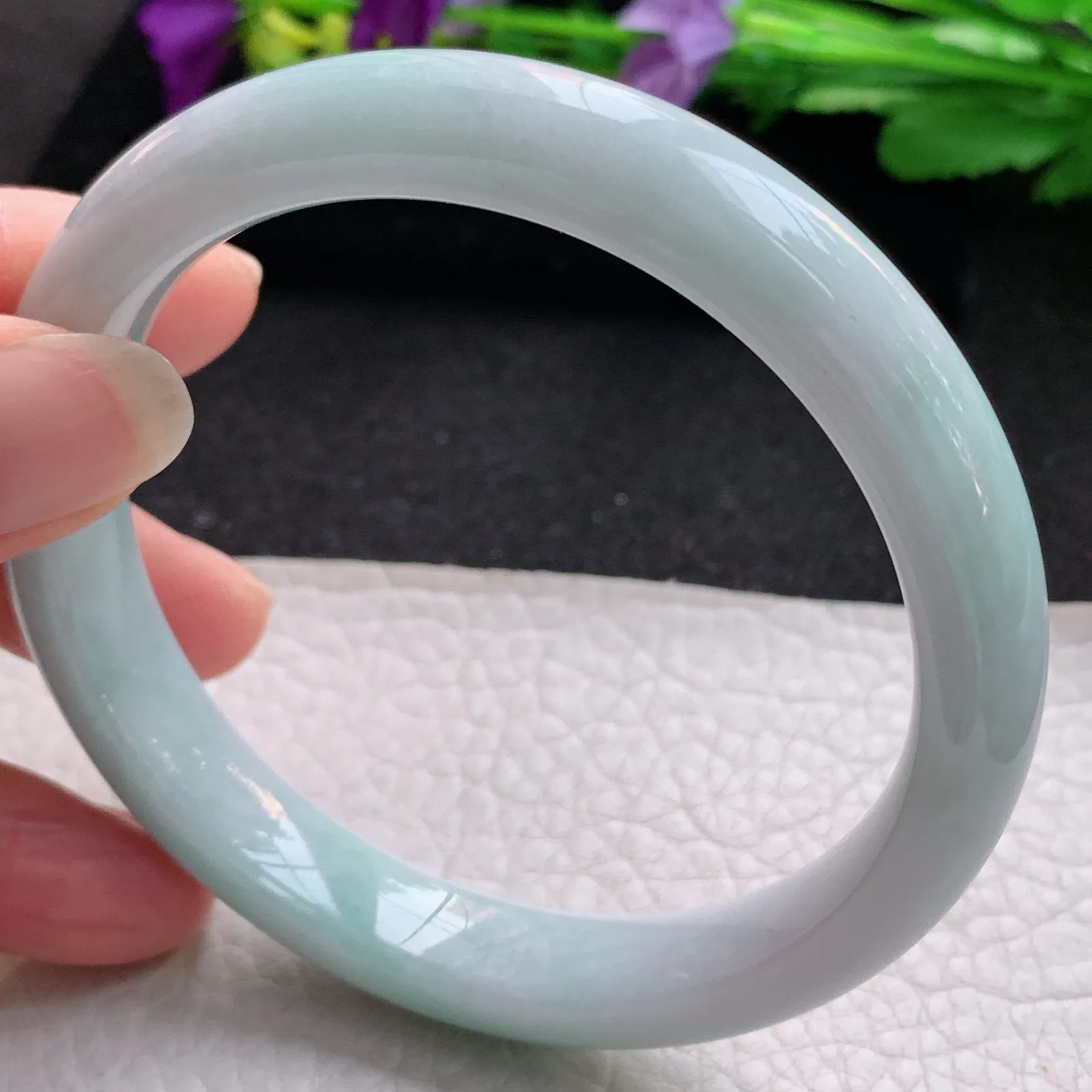 js大圈口61.5*11.5*8.2平安镯 天然缅甸翡翠飘绿宽边玉手镯 玉手环