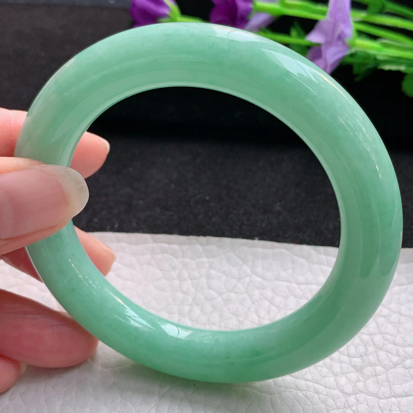 yh实拍57*11.2美人镯 天然缅甸翡翠满绿大气圆条玉手镯 玉手环