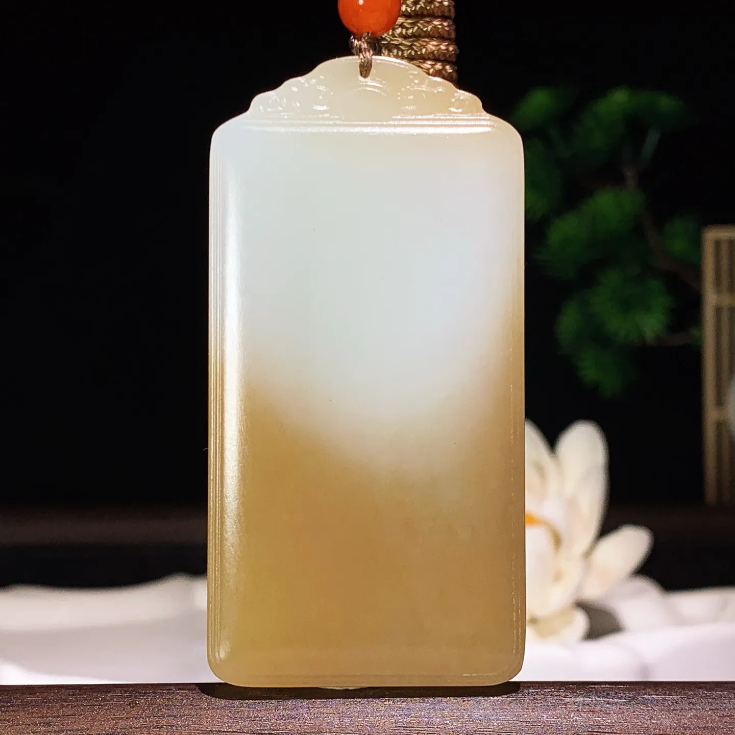 新疆和田玉且末糖平安无事牌挂件 尺寸68/34/8重53.5克 玉质细腻油润 底色纯净 脂粉好，品质好！lt260118