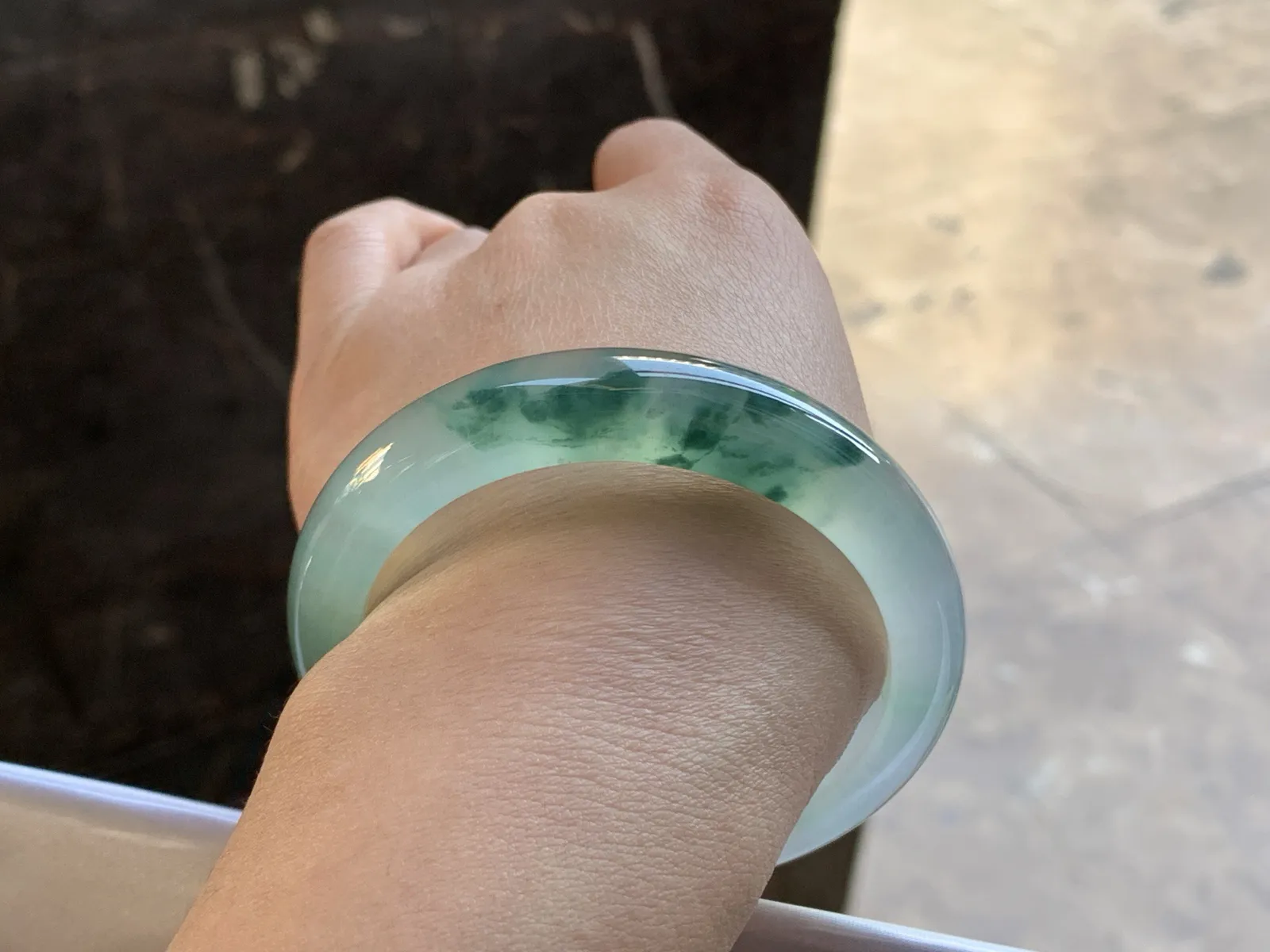 冰蓝花晴水手镯
尺寸：55-12.5-8.5mm
冰味十足 种老肉细