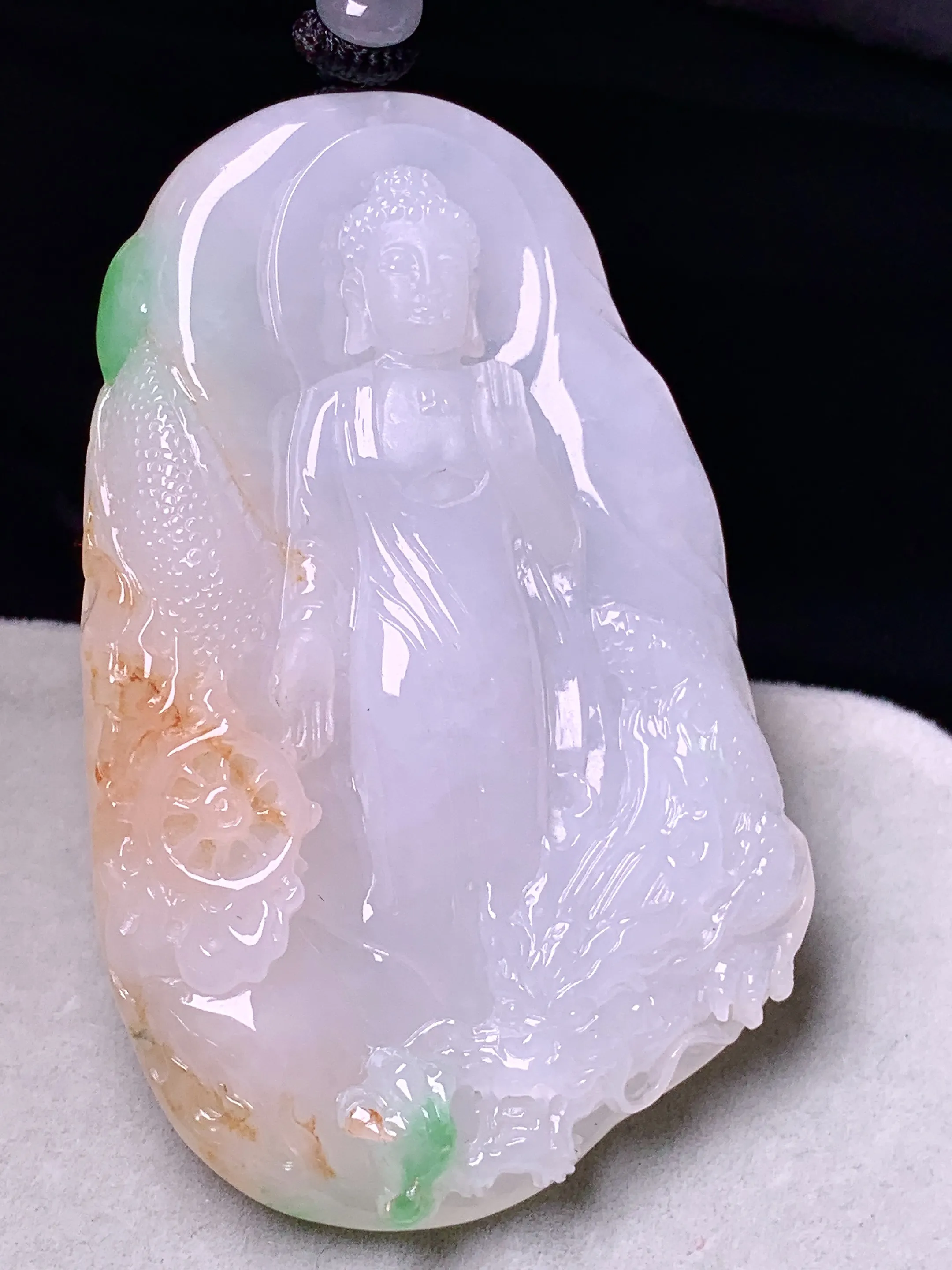 飘红绿翡大日如来佛祖吊坠 玉质细腻 色泽清新艳丽 整体尺寸65.6*40.5*10.5