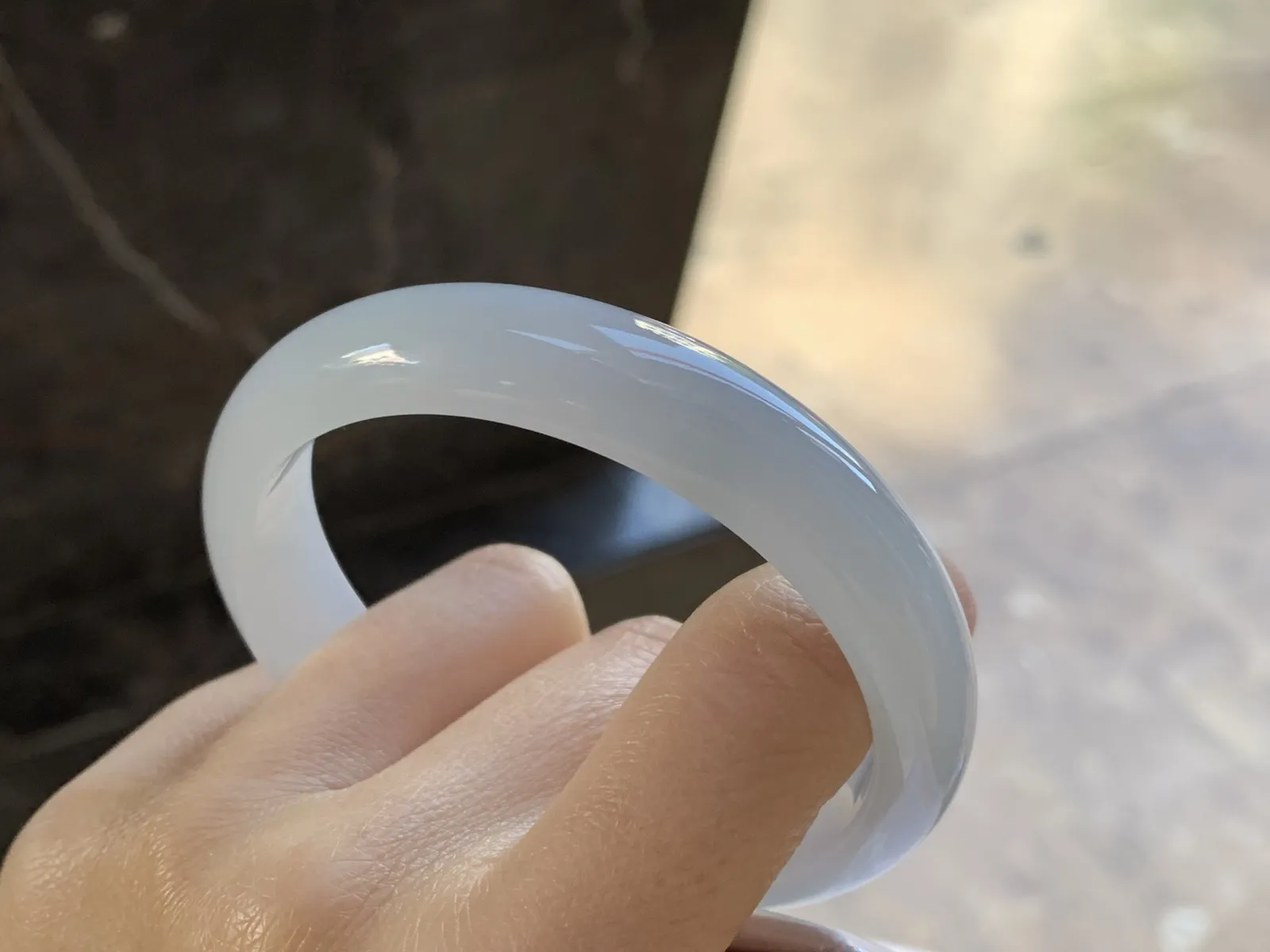 细糯手镯
尺寸：57.5-12.8-7.2mm
底子细腻有种水 小清新