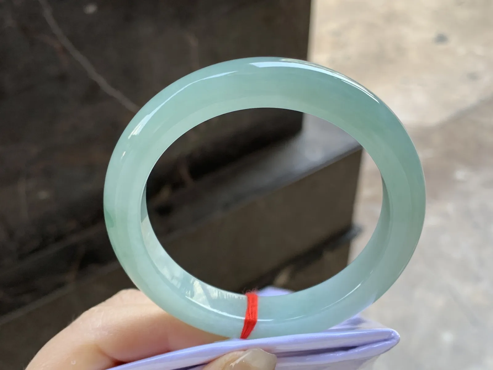 飘花手镯
尺寸：56.2-10.8-8.9
底子细腻干净～