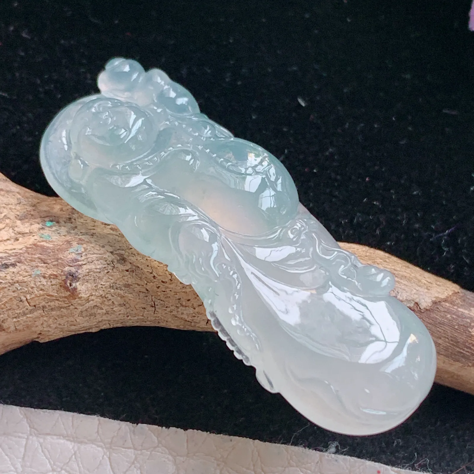 lz实拍43*16.3*6.5缅甸翡翠精雕冰起光逍遥佛 佛公玉吊坠 玉挂坠