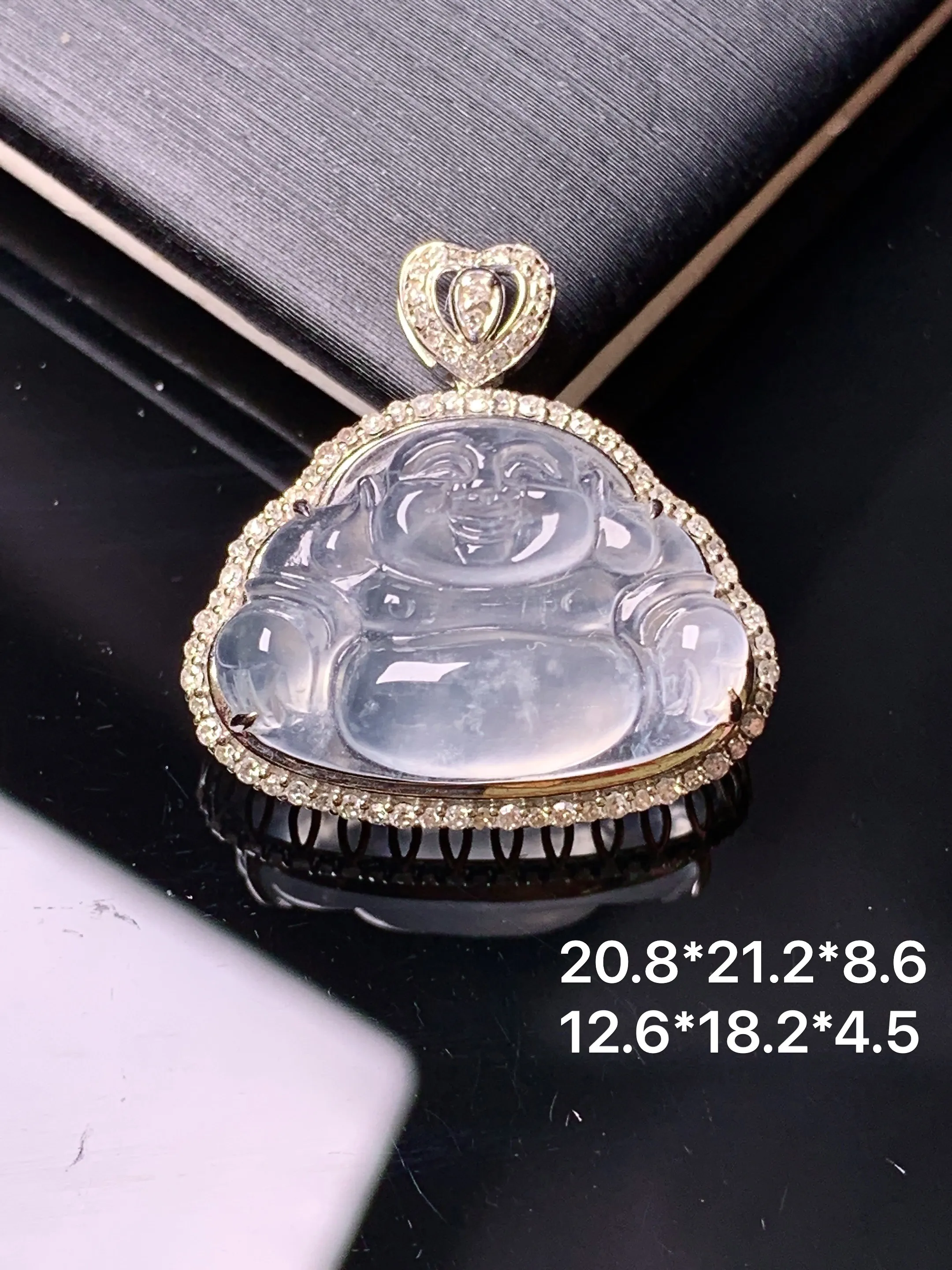 18k金钻镶嵌冰种佛公吊坠 玉质细腻 色泽清新艳丽 整体尺寸20.8*21.2*8.6