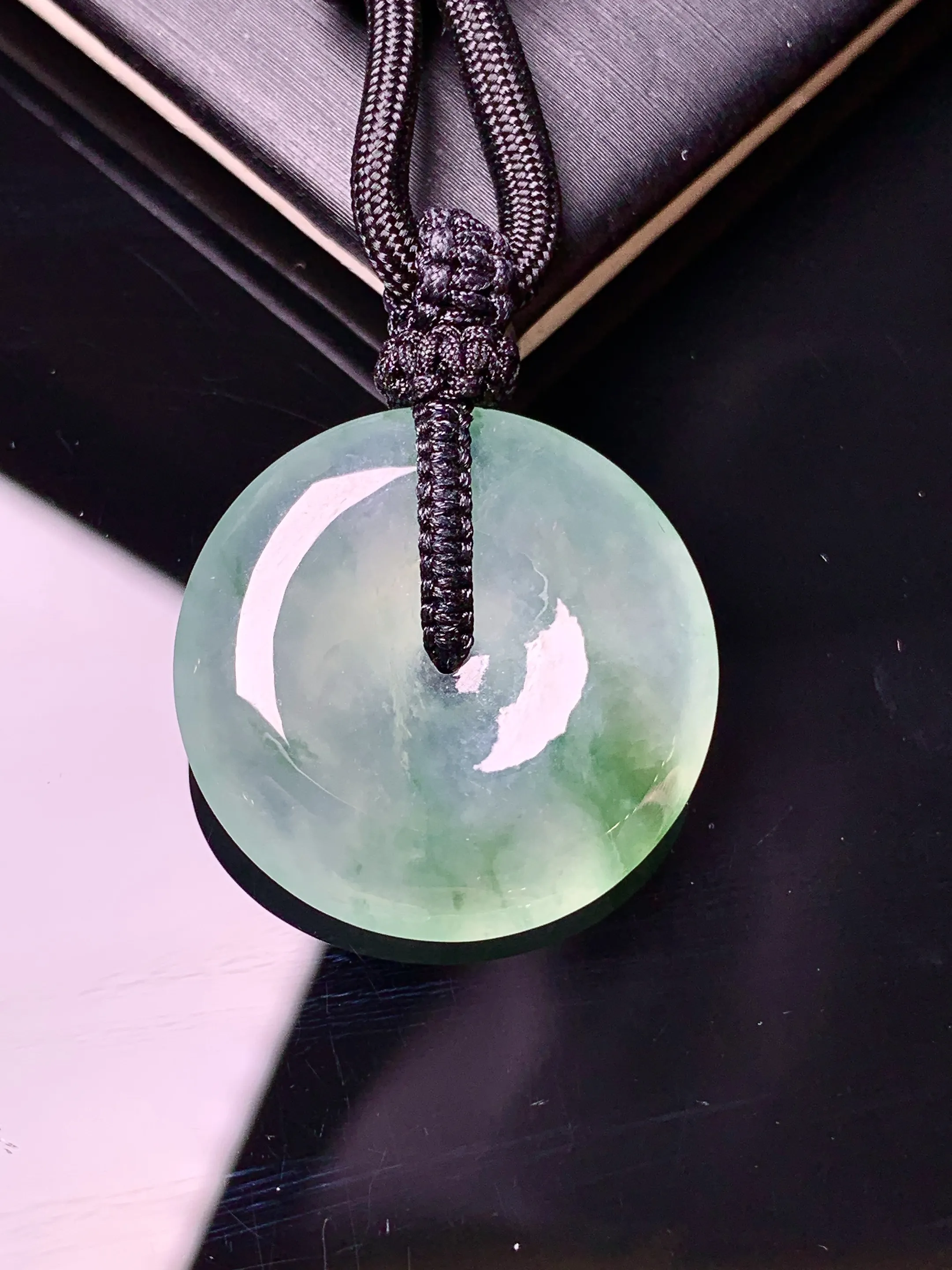 冰种飘绿平安扣吊坠 玉质细腻 色泽清新艳丽 整体尺寸23.5*5