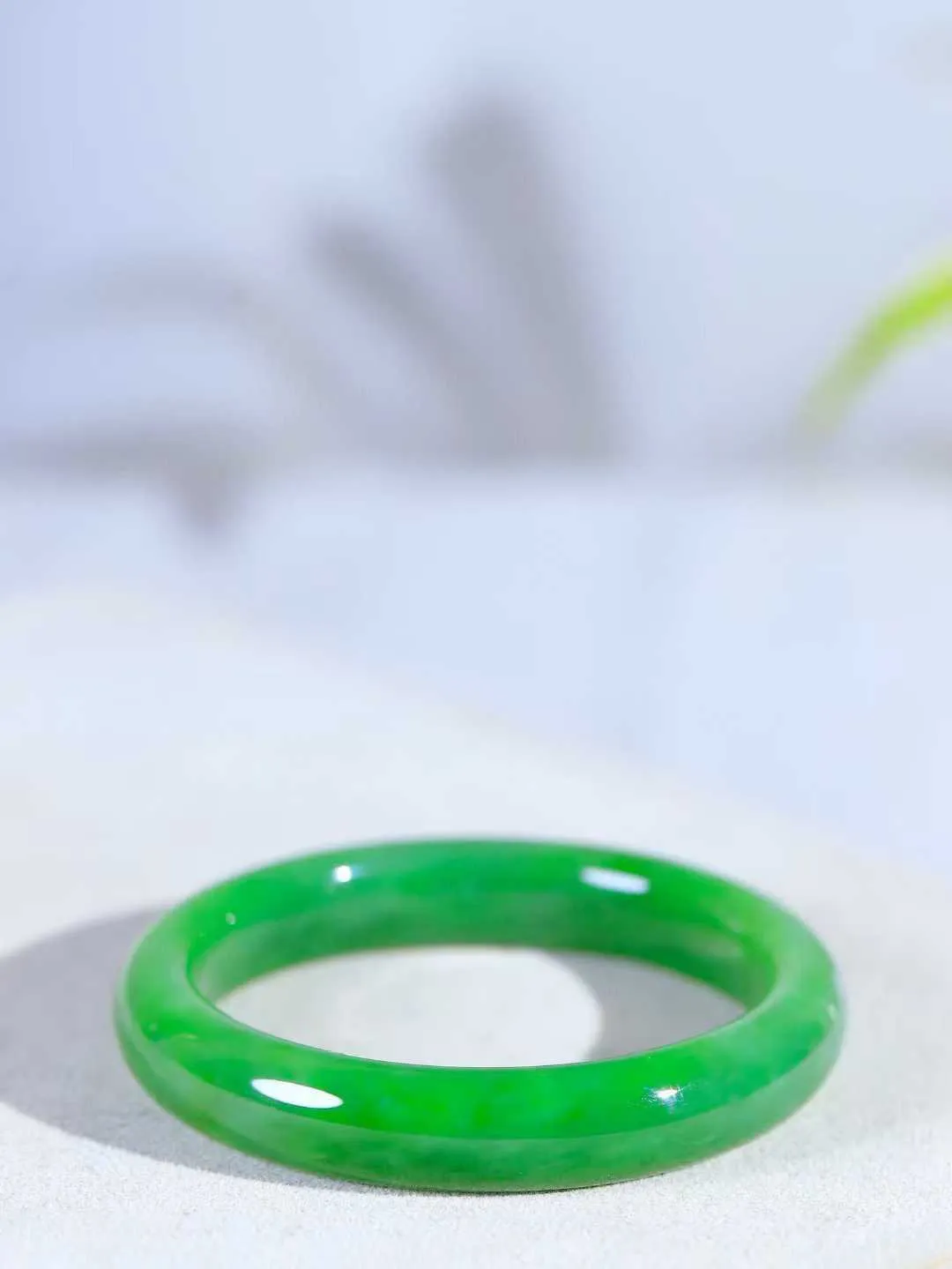 【碧色荡漾·手镯】

精品和田玉碧玉手镯，玉质细腻温润，手感舒适，️线条流畅，简约大气，美自