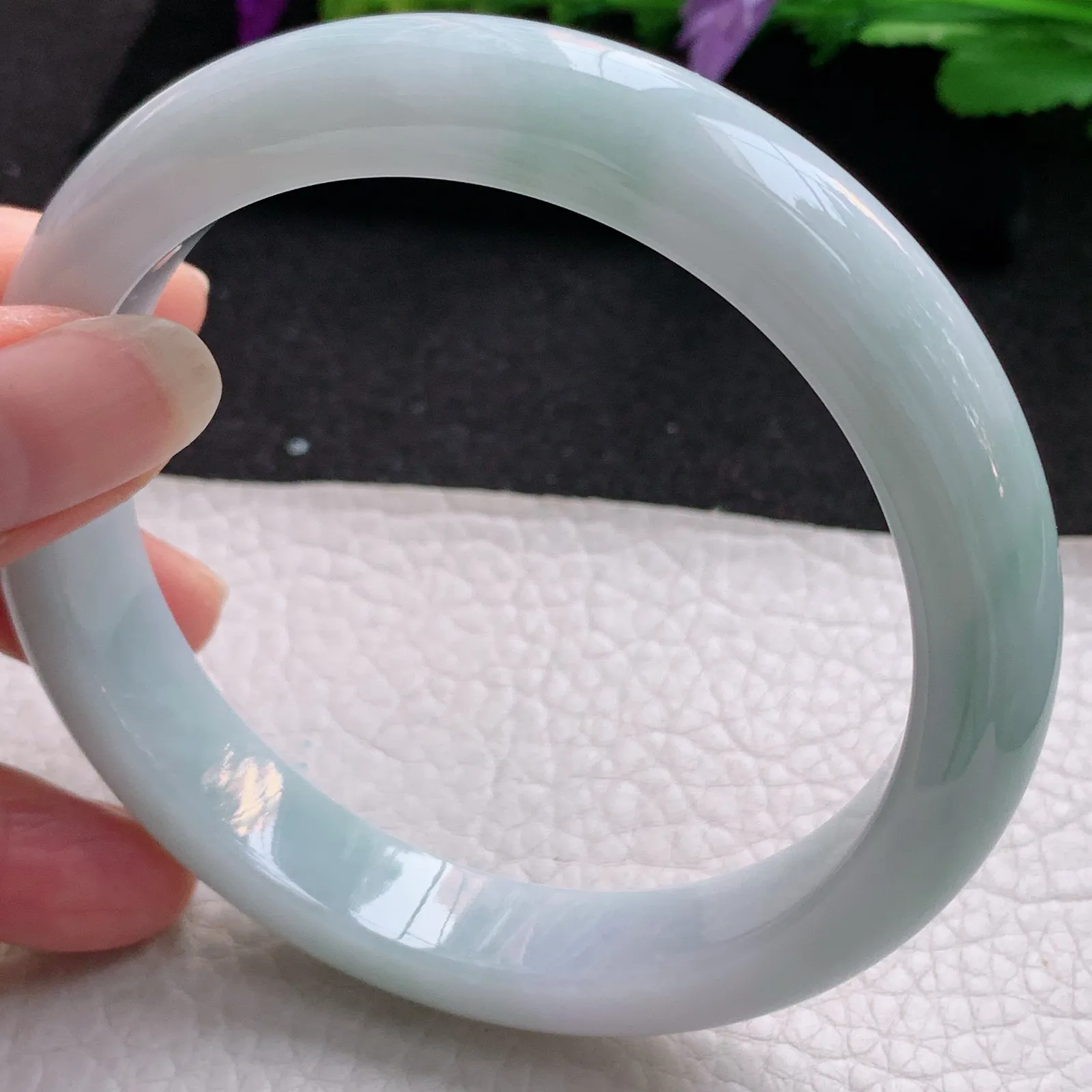 js大圈口66*12.8*8.8平安镯 天然缅甸翡翠浅绿大气宽边玉手镯 玉手环