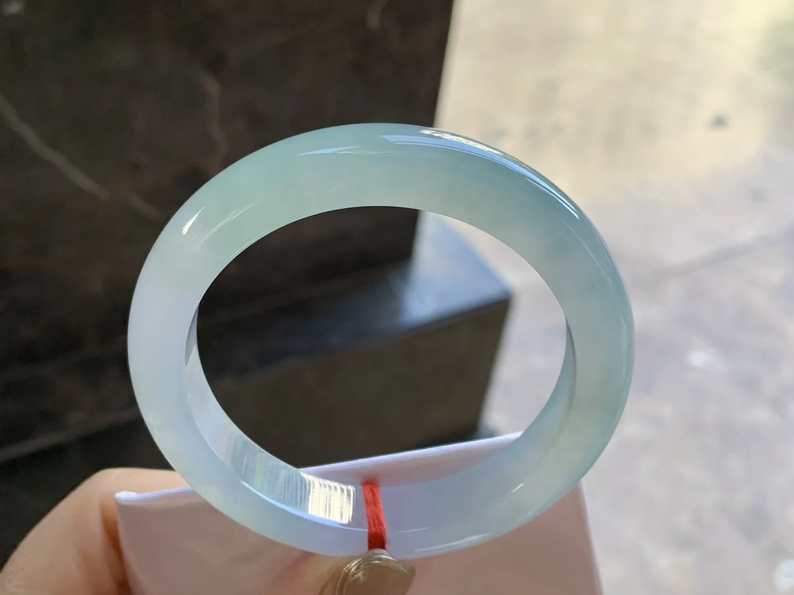 冰晴水手镯
尺寸：55.6-12-9.1mm
种水好 底色浓郁漂亮