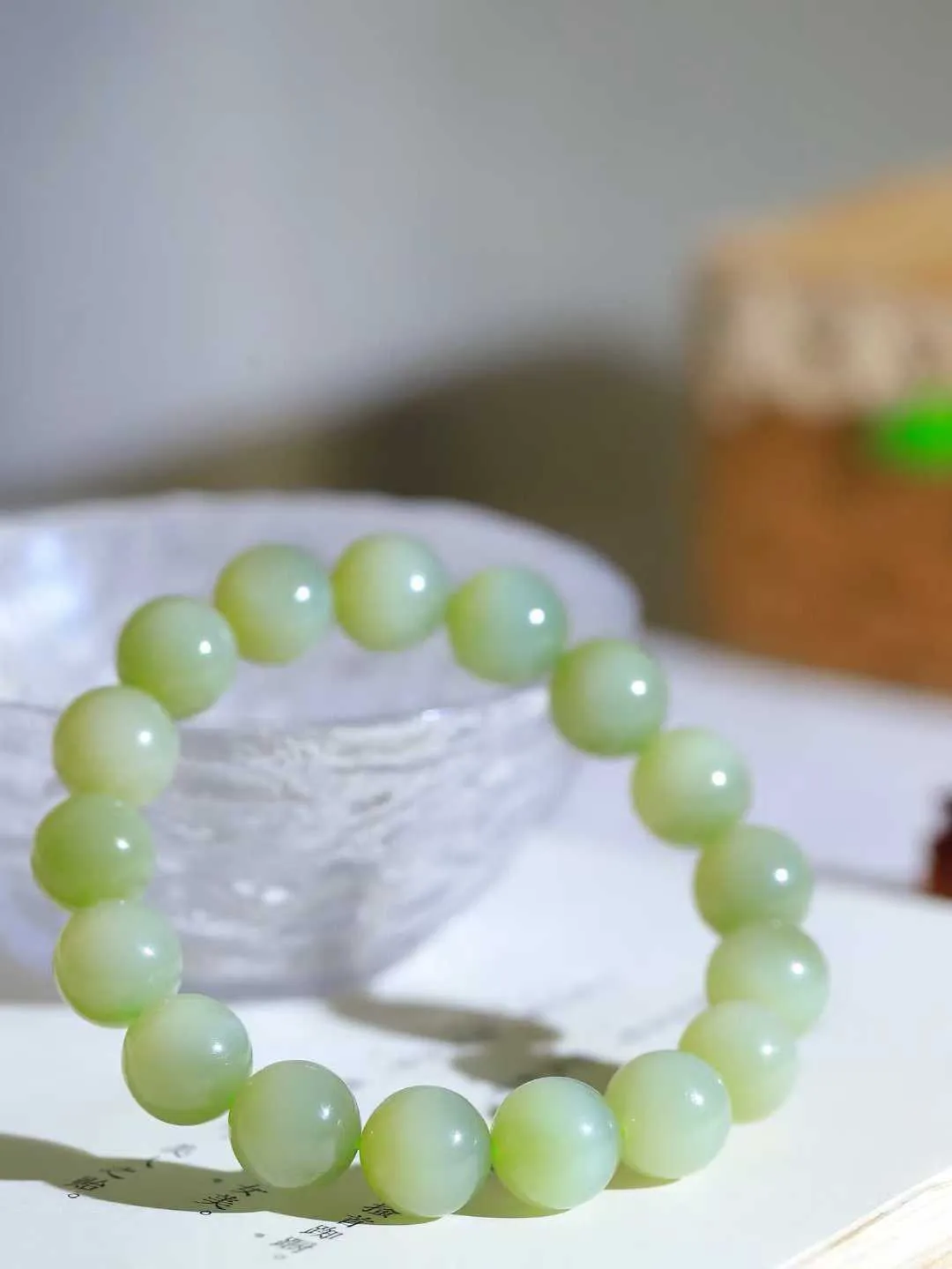 【珠圆玉润.手串】

精品️和田玉碧玉猫眼珠圆玉润手串 玉质温润细腻  整串打磨圆润，佩戴舒适。珠