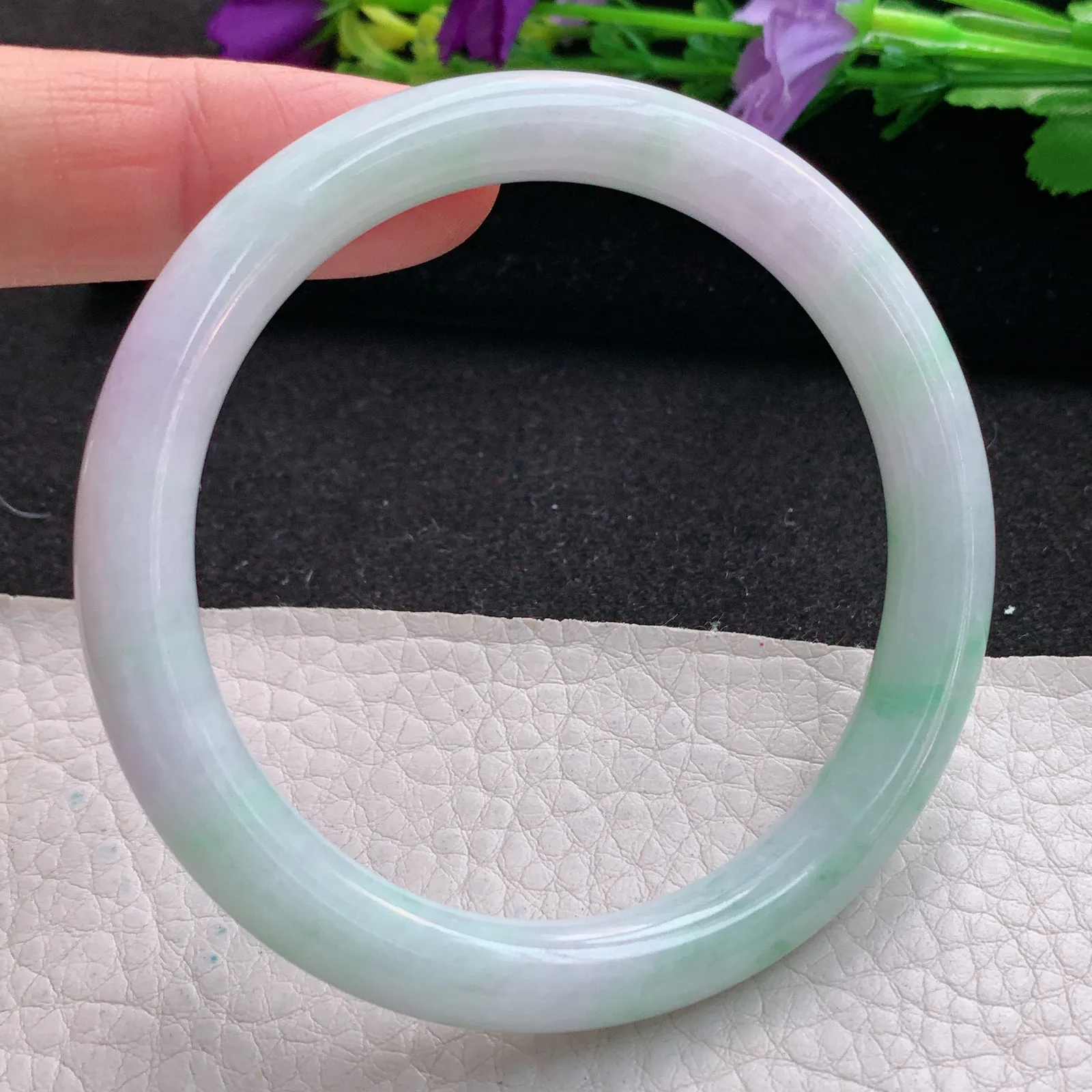 xx实拍55*8.7*8美人镯 天然缅甸翡翠春带彩秀气圆条玉手镯 玉手环