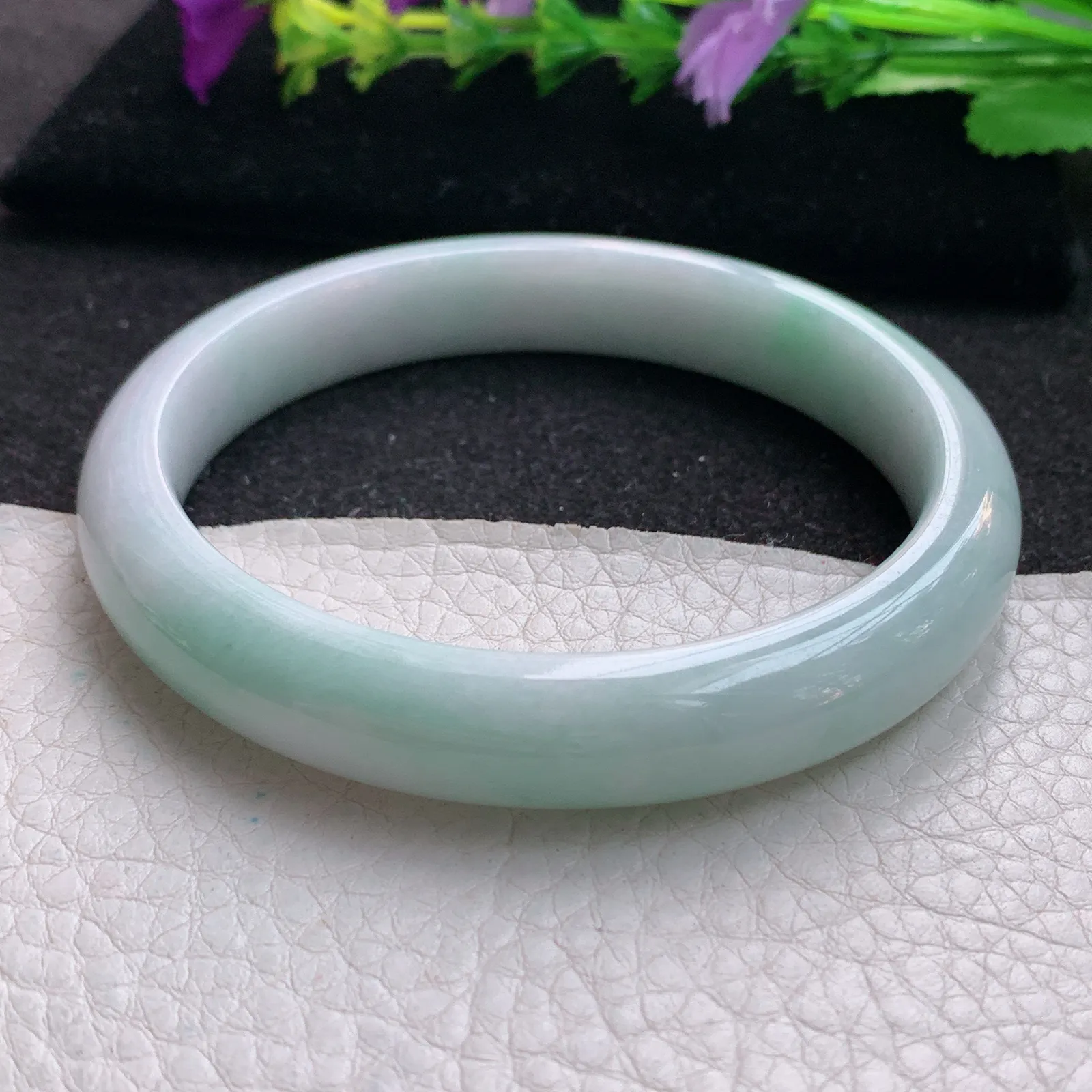 js大圈口61.5*11.5*8.2平安镯 天然缅甸翡翠飘绿宽边玉手镯 玉手环