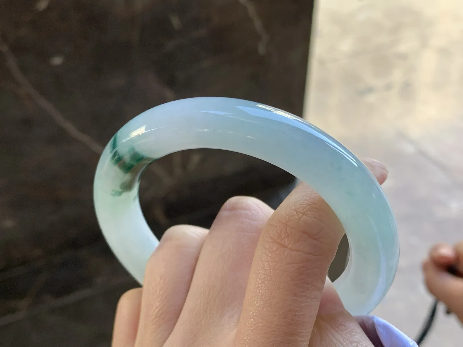 飘花圆条手镯
尺寸：57.2-11.6
水润十足～