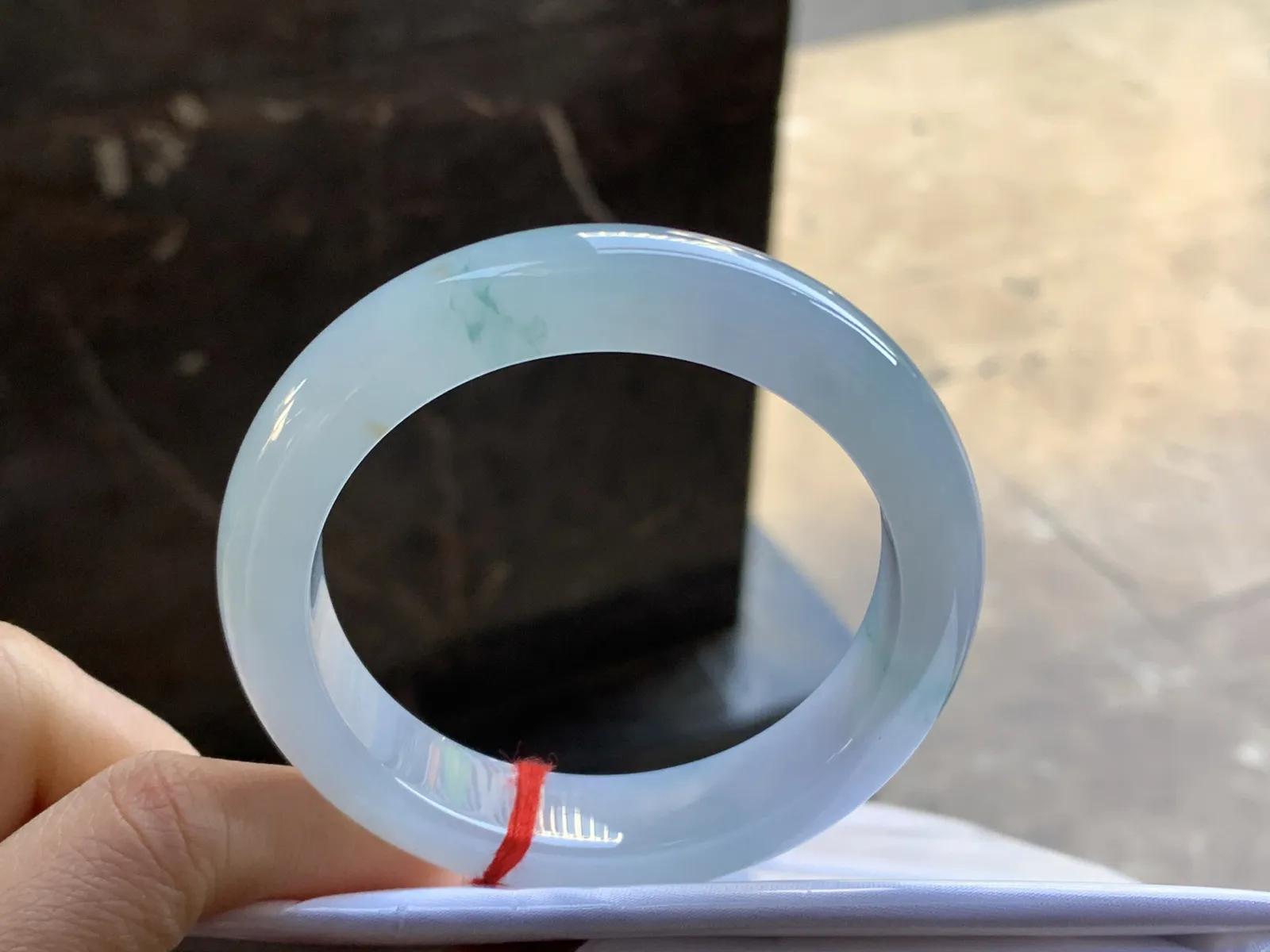 飘花手镯
尺寸：55-13.4-9mm
种水好 底色漂亮