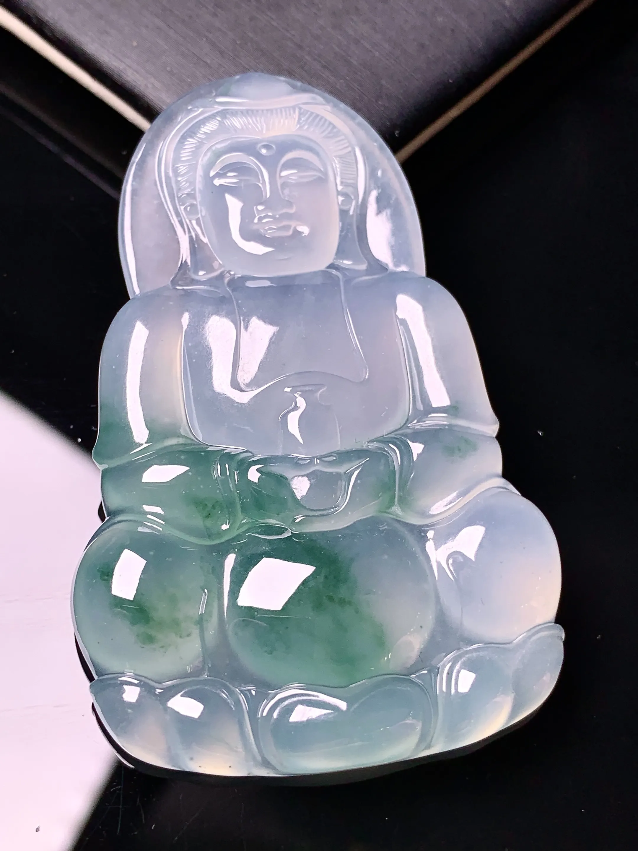冰种飘绿观音菩萨吊坠 玉质细腻 色泽清新艳丽 整体尺寸59.3*37.7*6
