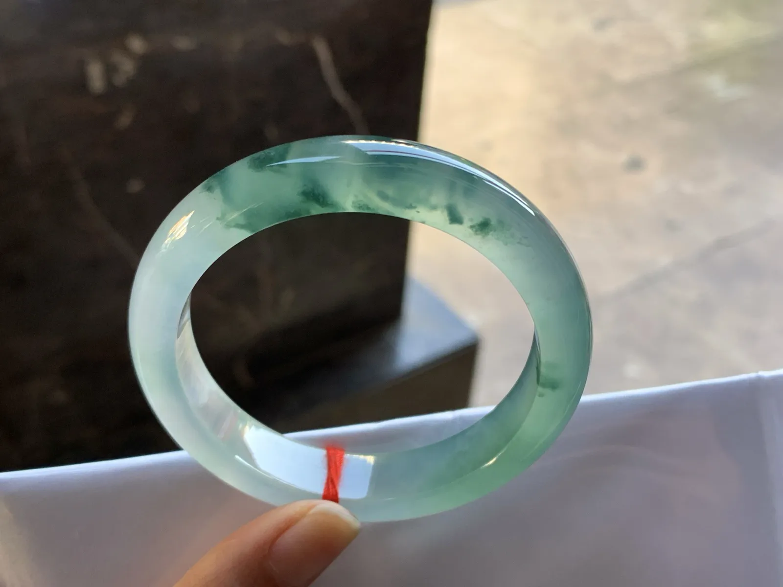 冰蓝花晴水手镯
尺寸：55-12.5-8.5mm
冰味十足 种老肉细