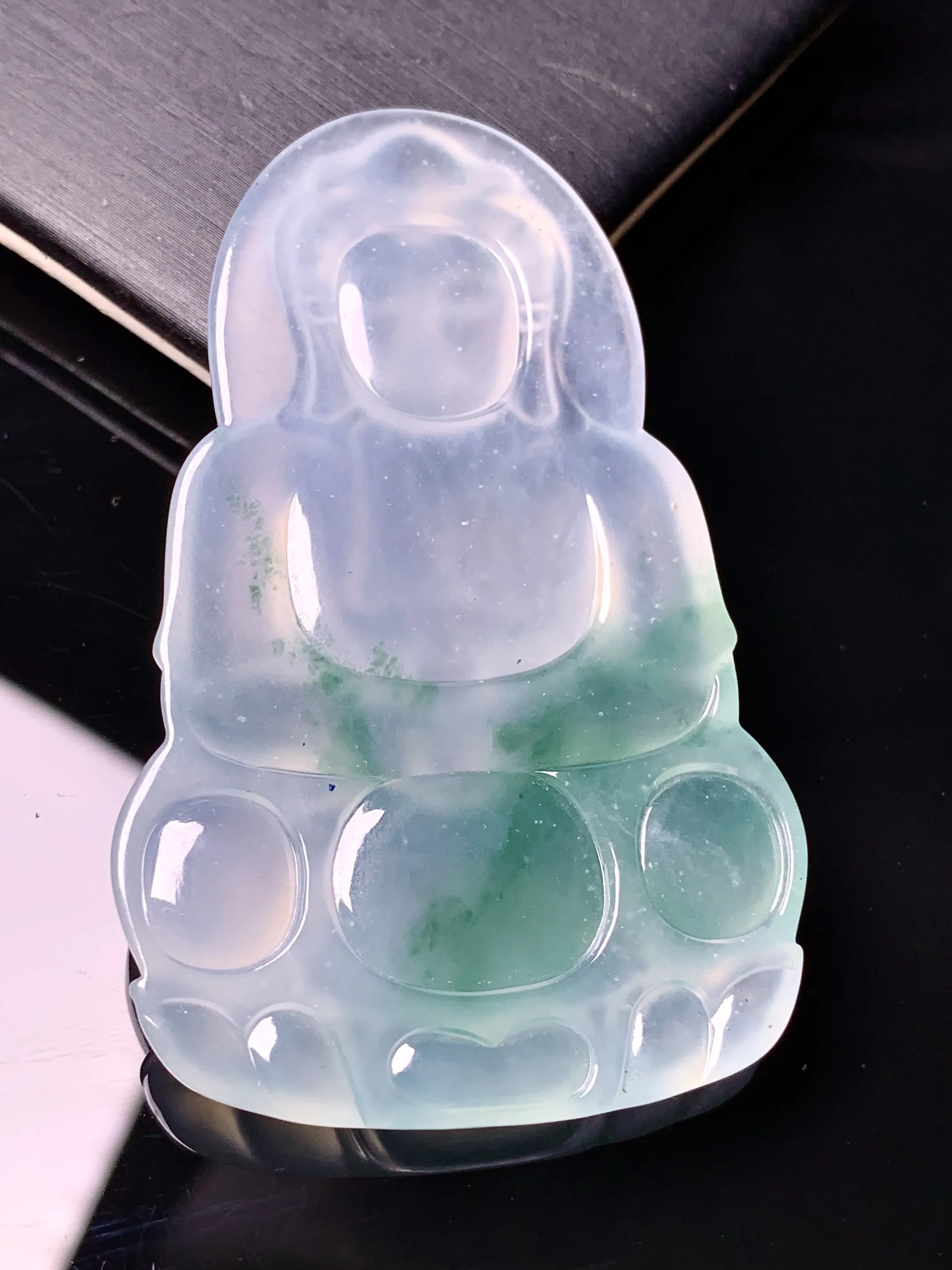 冰种飘绿观音菩萨吊坠 玉质细腻 色泽清新艳丽 整体尺寸59.3*37.7*6