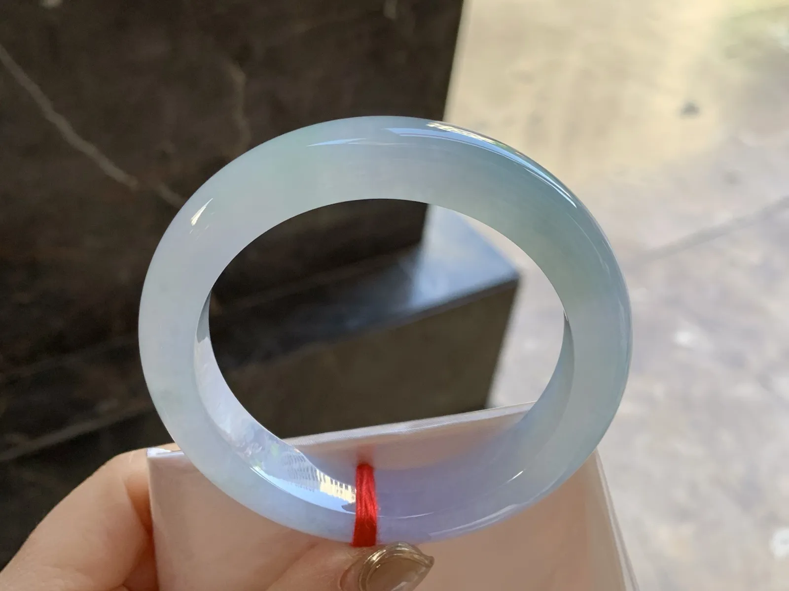 冰紫手镯
尺寸：56.9-13.2-10mm
底子细腻 种水好 小清新