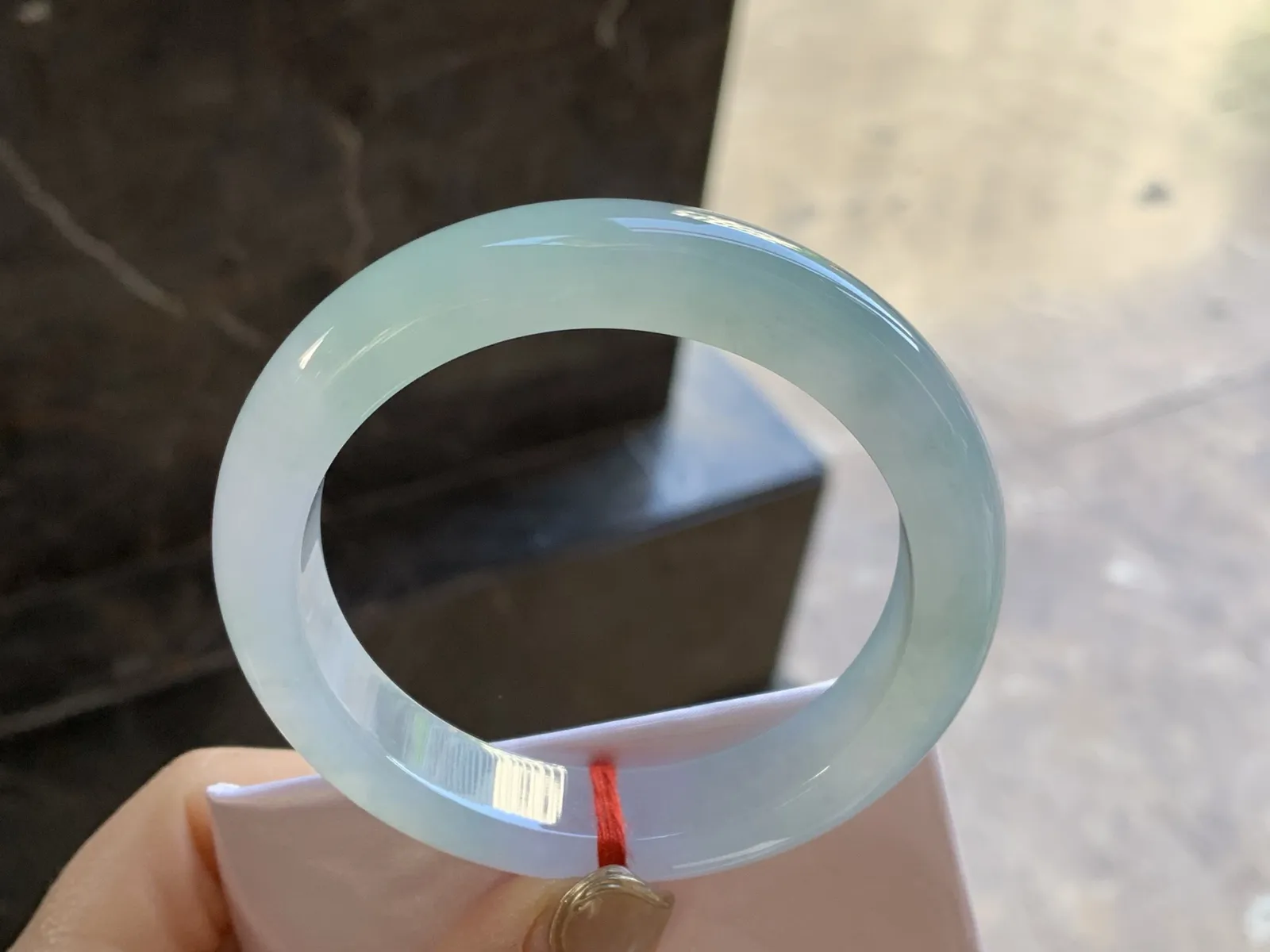 冰晴水手镯
尺寸：55.6-12-9.1mm
种水好 底色浓郁漂亮