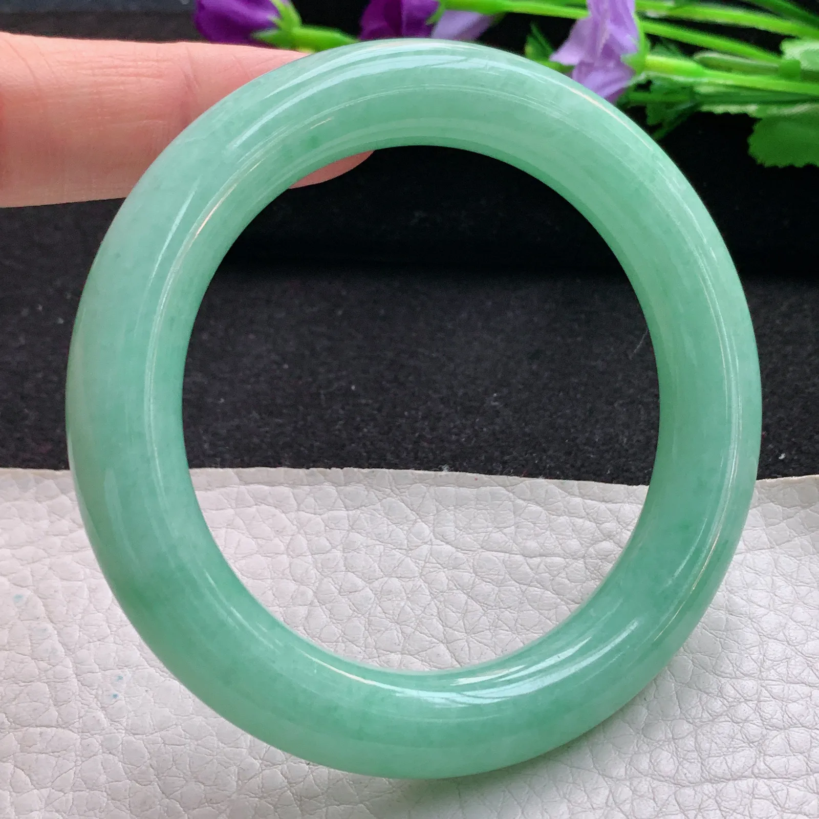 yh实拍57*11.2美人镯 天然缅甸翡翠满绿大气圆条玉手镯 玉手环