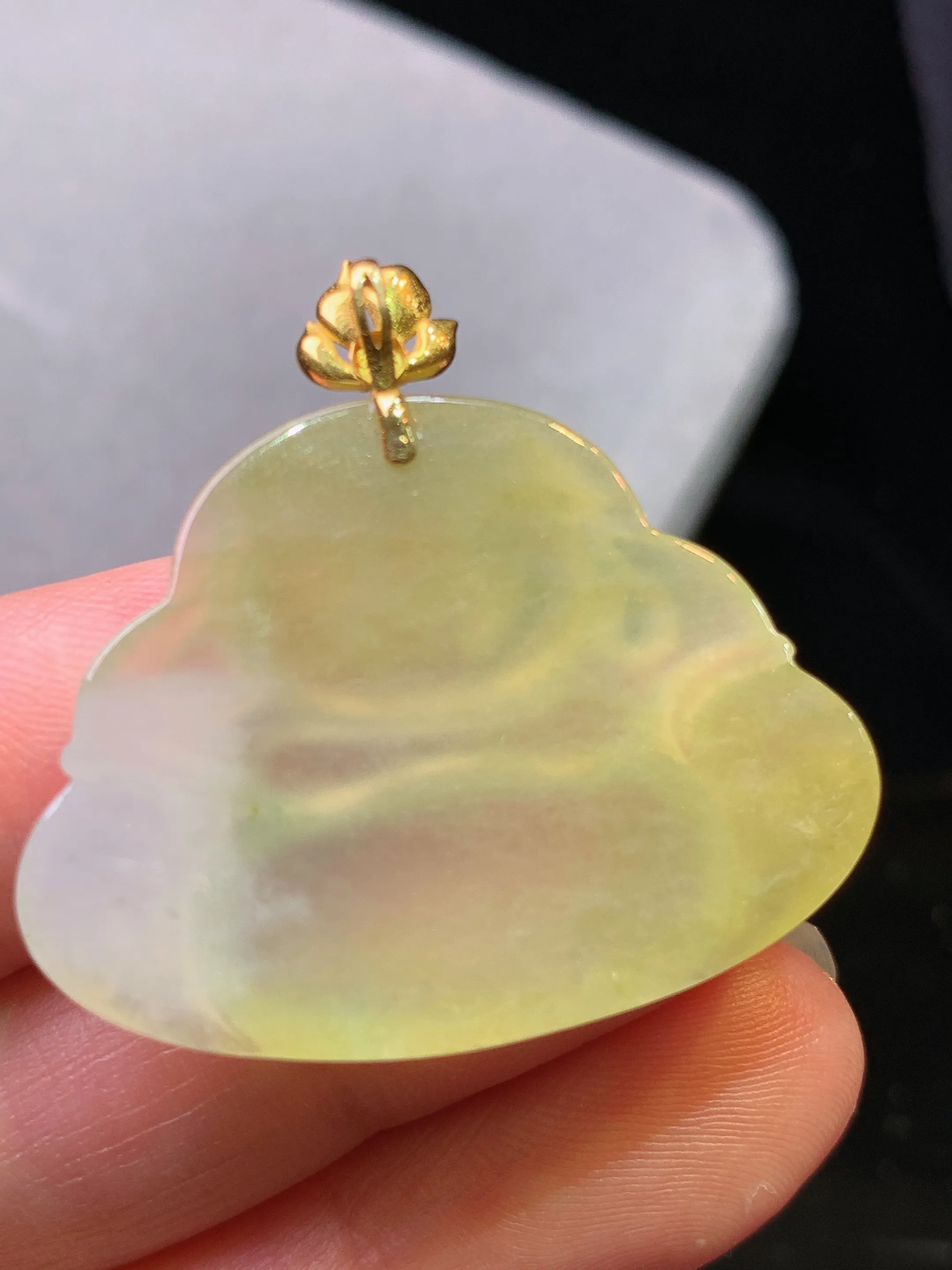 18k金镶嵌黄翡佛公吊坠 玉质细腻 色泽清新艳丽 整体尺寸31.6*33.6*5