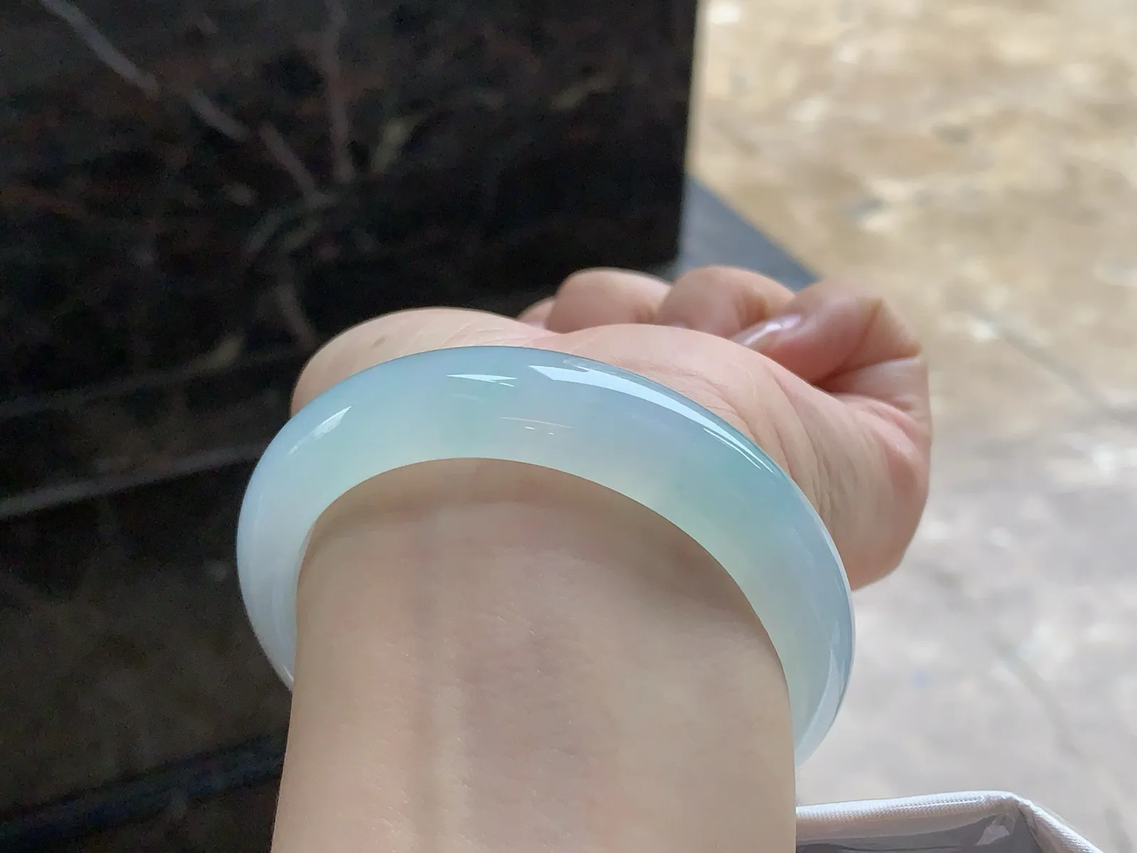 糯冰手镯
种好水润 53.8-12.9-8.4