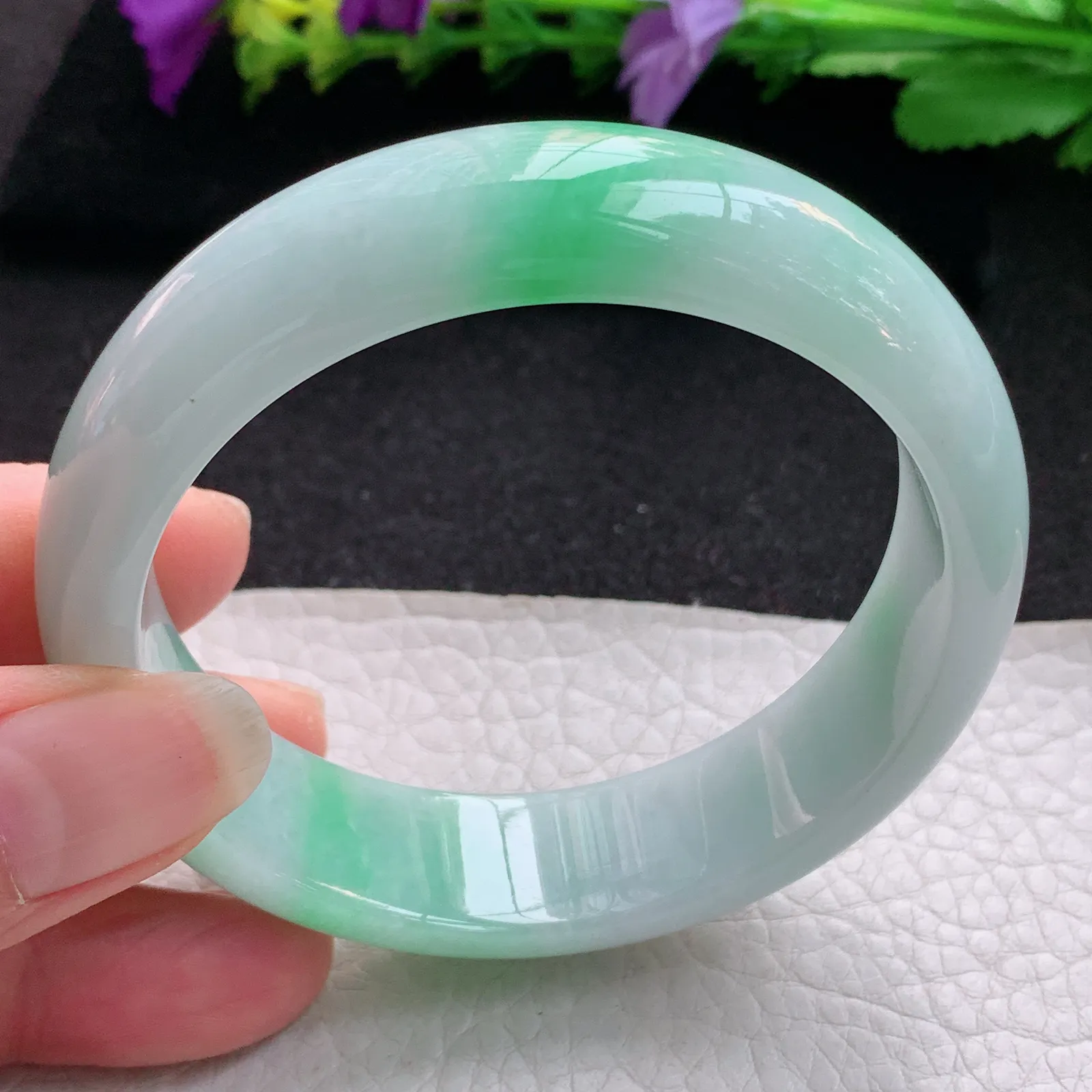 js实拍57*16*8.5平安镯 天然缅甸翡翠飘阳绿宽边玉手镯 玉手环