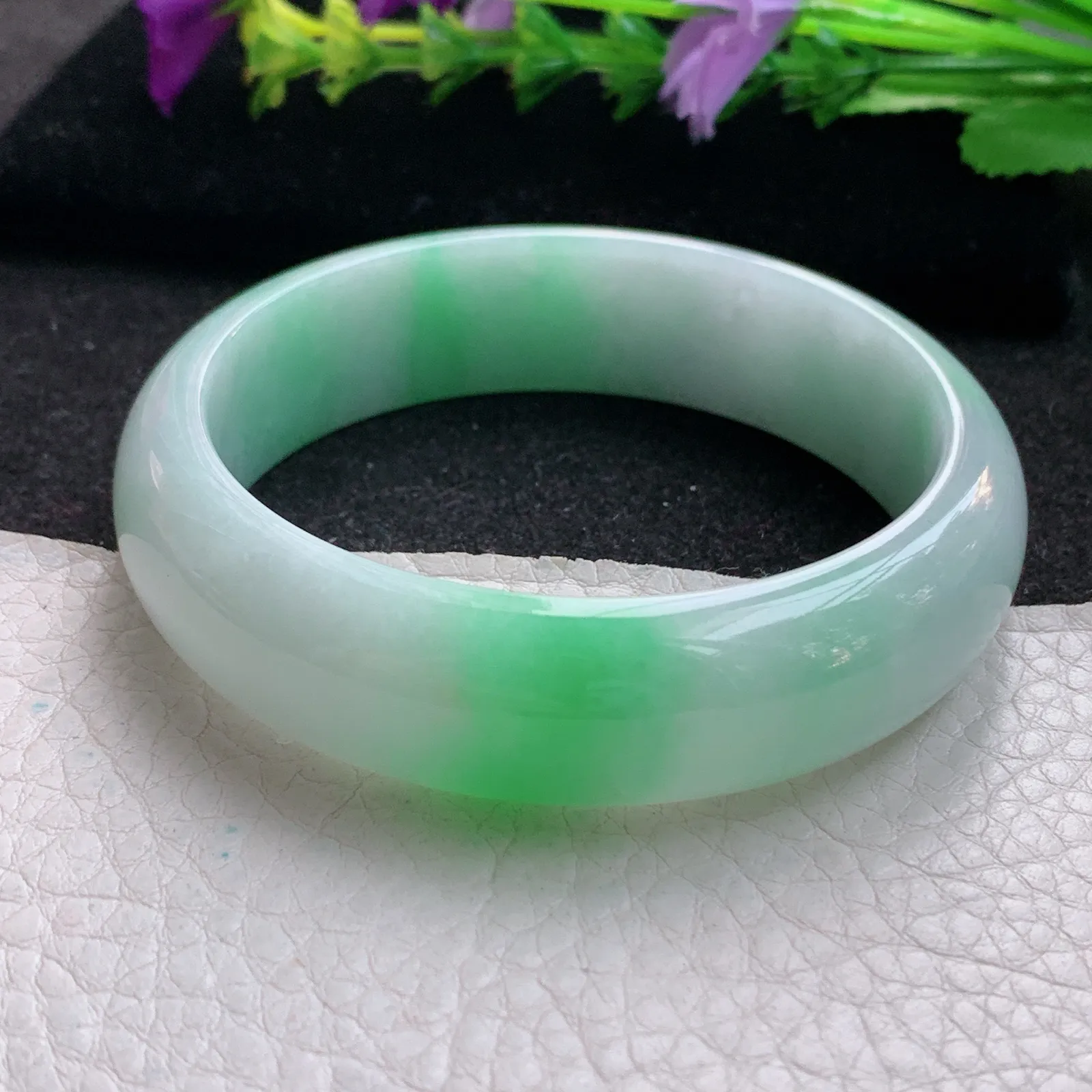 js实拍57*16*8.5平安镯 天然缅甸翡翠飘阳绿宽边玉手镯 玉手环