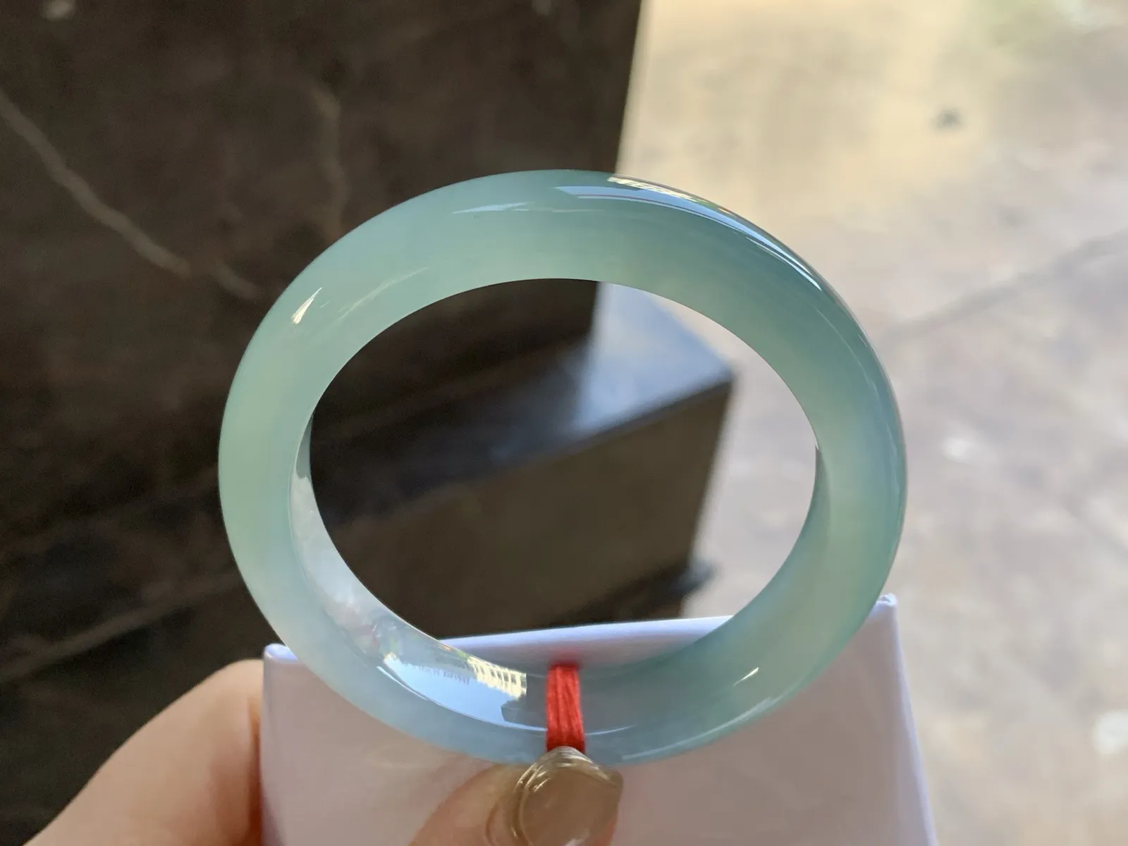 冰晴水手镯
尺寸：52.8-11.7-8.2mm
底子细腻干净 底色浓郁