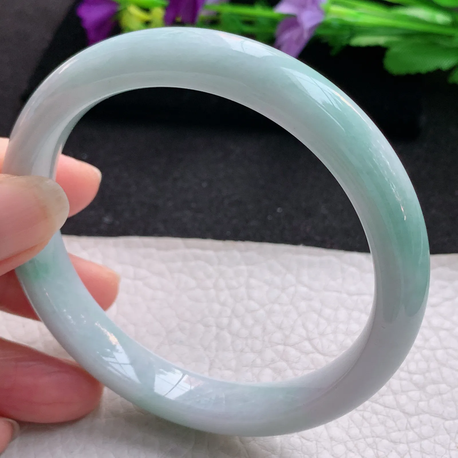 js大圈口61.5*11.5*8.2平安镯 天然缅甸翡翠飘绿宽边玉手镯 玉手环