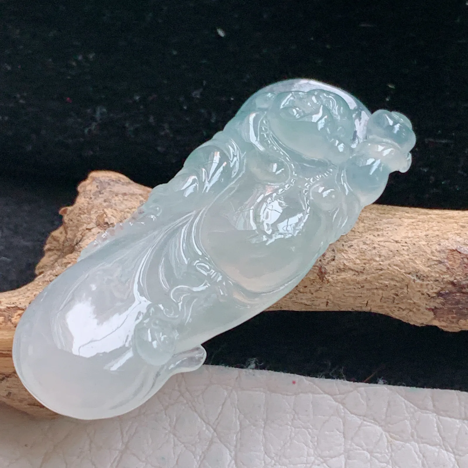 lz实拍43*16.3*6.5缅甸翡翠精雕冰起光逍遥佛 佛公玉吊坠 玉挂坠