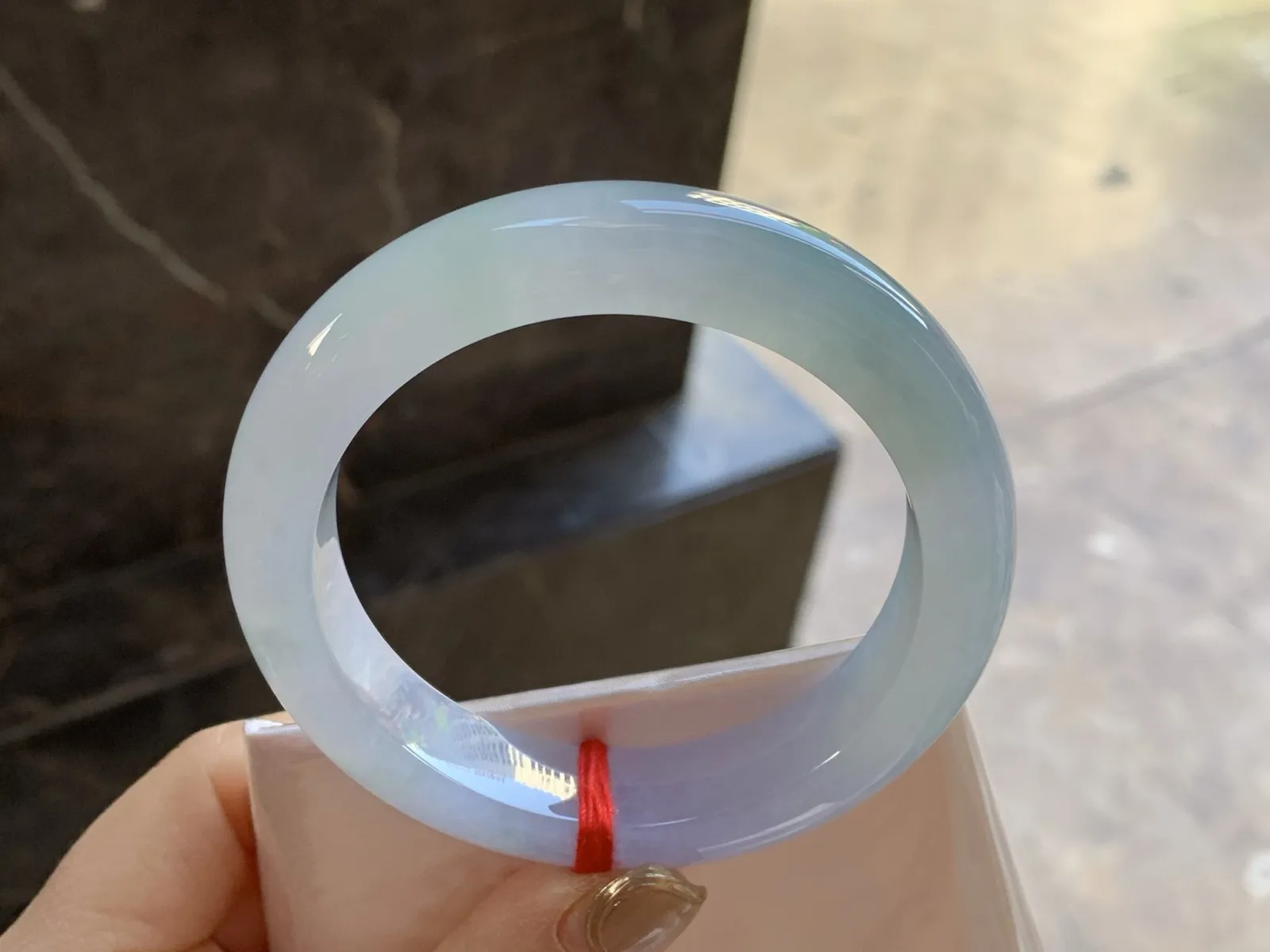 冰紫手镯
尺寸：56.9-13.2-10mm
底子细腻 种水好 小清新