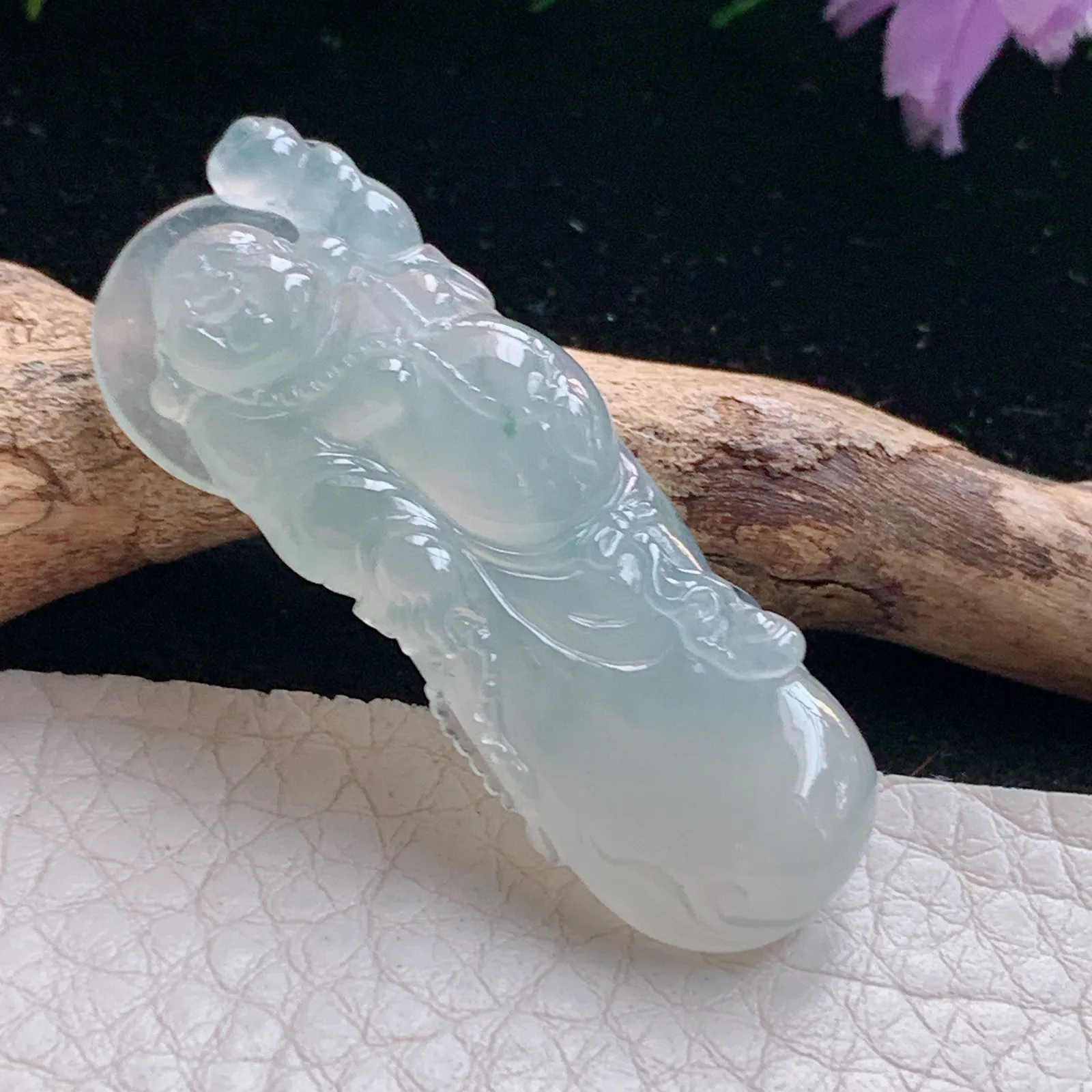 lz实拍43*16.3*6.5缅甸翡翠精雕冰起光逍遥佛 佛公玉吊坠 玉挂坠