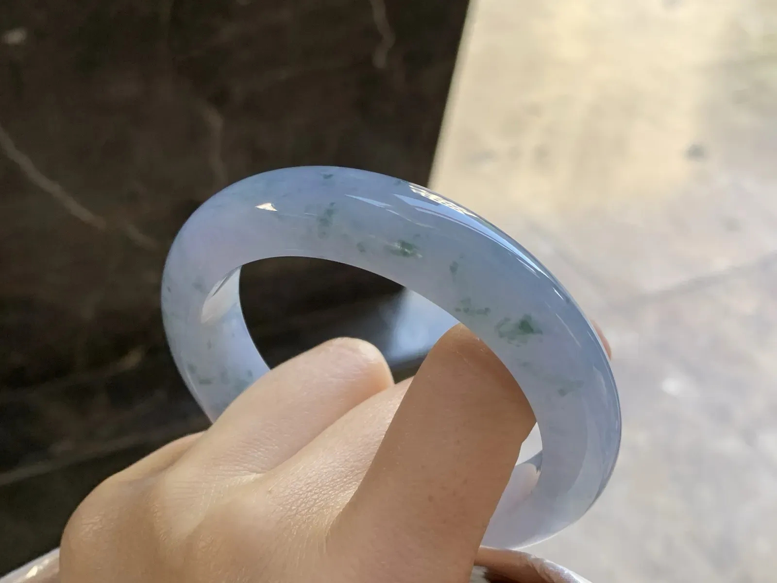 冰紫手镯
尺寸：56.7-13.2-9.6mm
种水好 颜色漂亮有特色