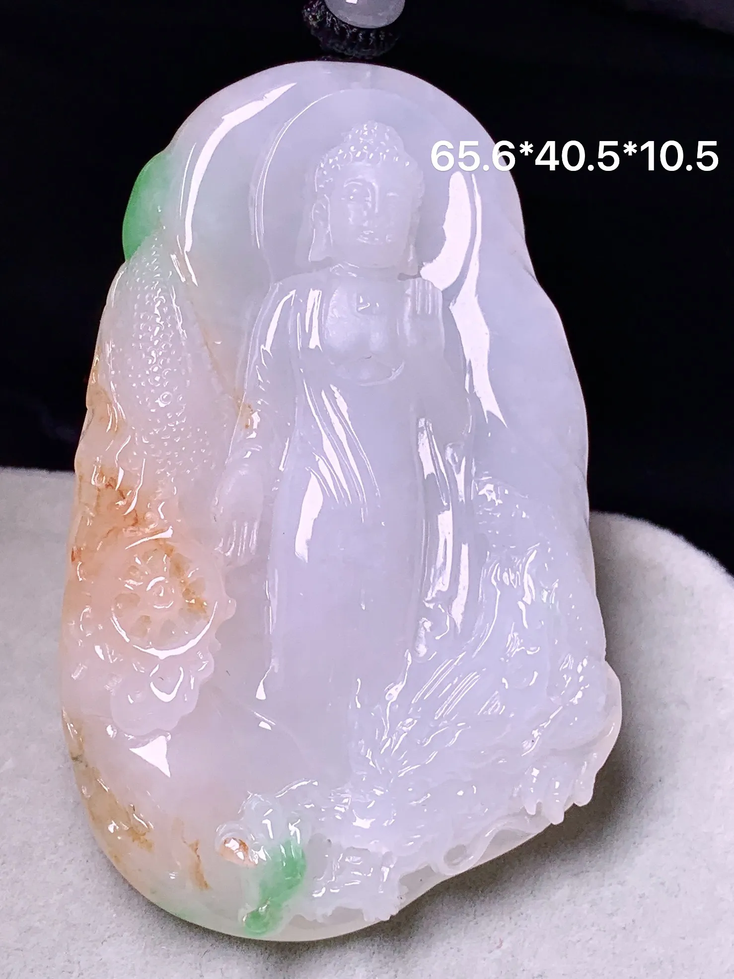 飘红绿翡大日如来佛祖吊坠 玉质细腻 色泽清新艳丽 整体尺寸65.6*40.5*10.5