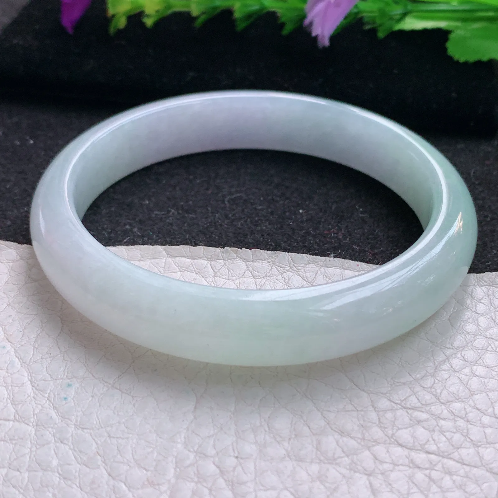 js大圈口60*12*8平安镯 天然缅甸翡翠淡春带彩宽边玉手镯 玉手环