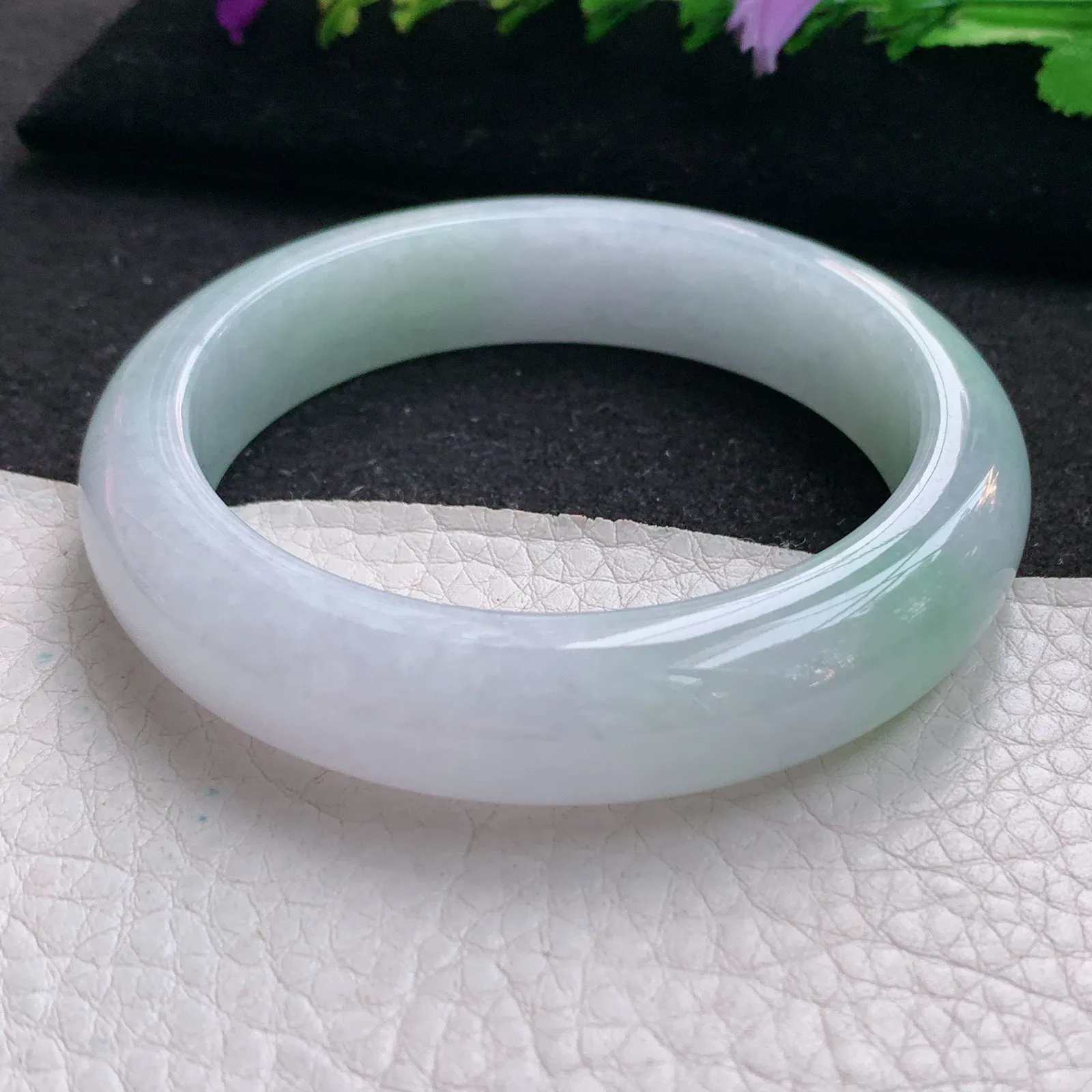 js实拍56*13.2*8.8平安镯 天然缅甸翡翠浅绿清爽宽边玉手镯 玉手环