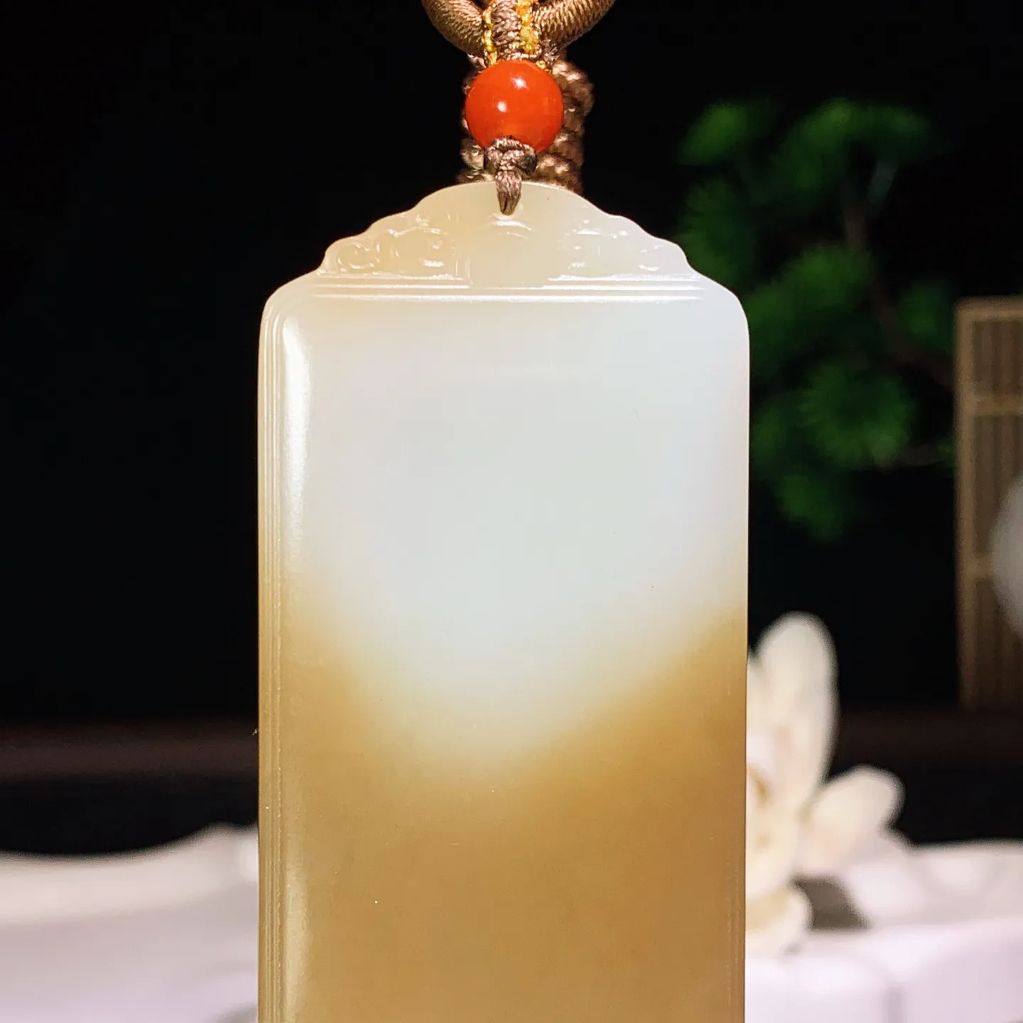 新疆和田玉且末糖平安无事牌挂件 尺寸68/34/8重53.5克 玉质细腻油润 底色纯净 脂粉好，品质好！lt260118