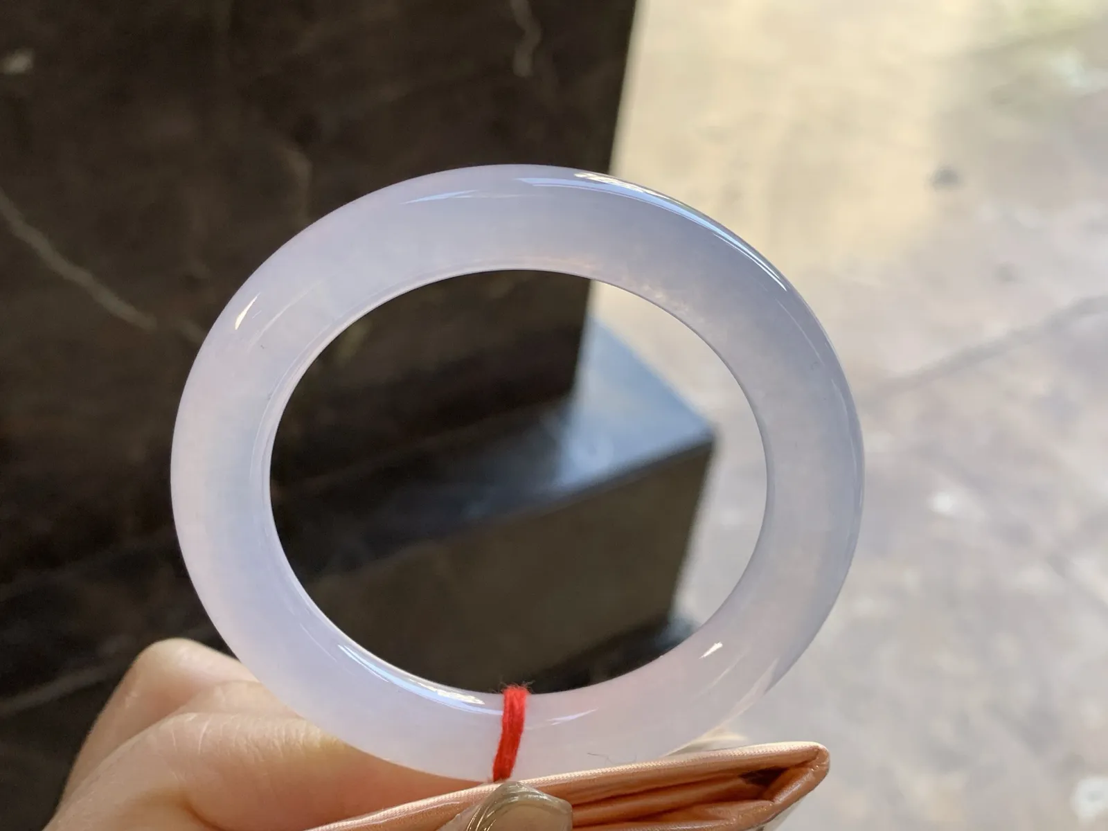 冰种圆条手镯
尺寸：53.6-9.6-10mm
冰味十足～甜甜的 上手好看