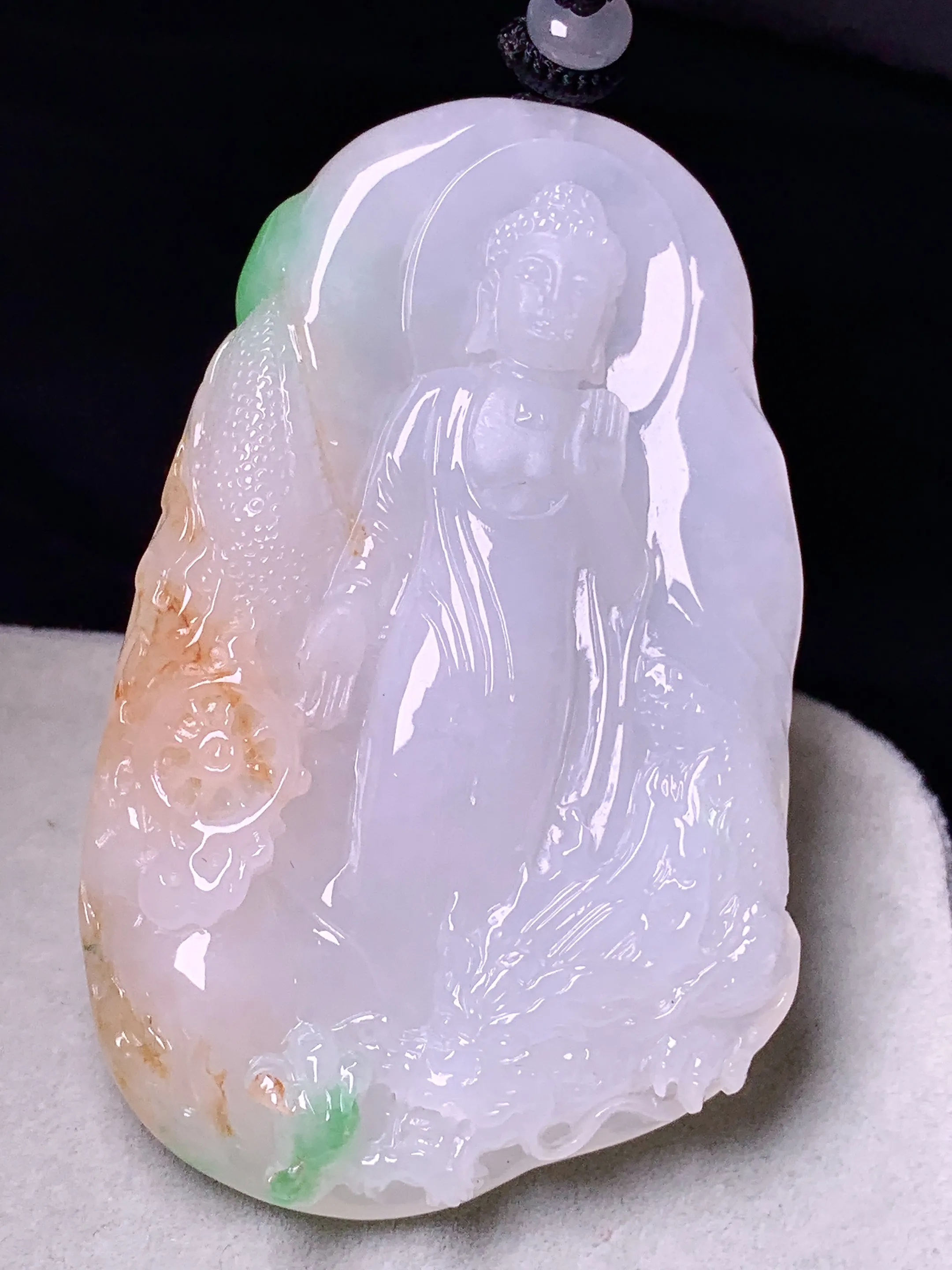 飘红绿翡大日如来佛祖吊坠 玉质细腻 色泽清新艳丽 整体尺寸65.6*40.5*10.5